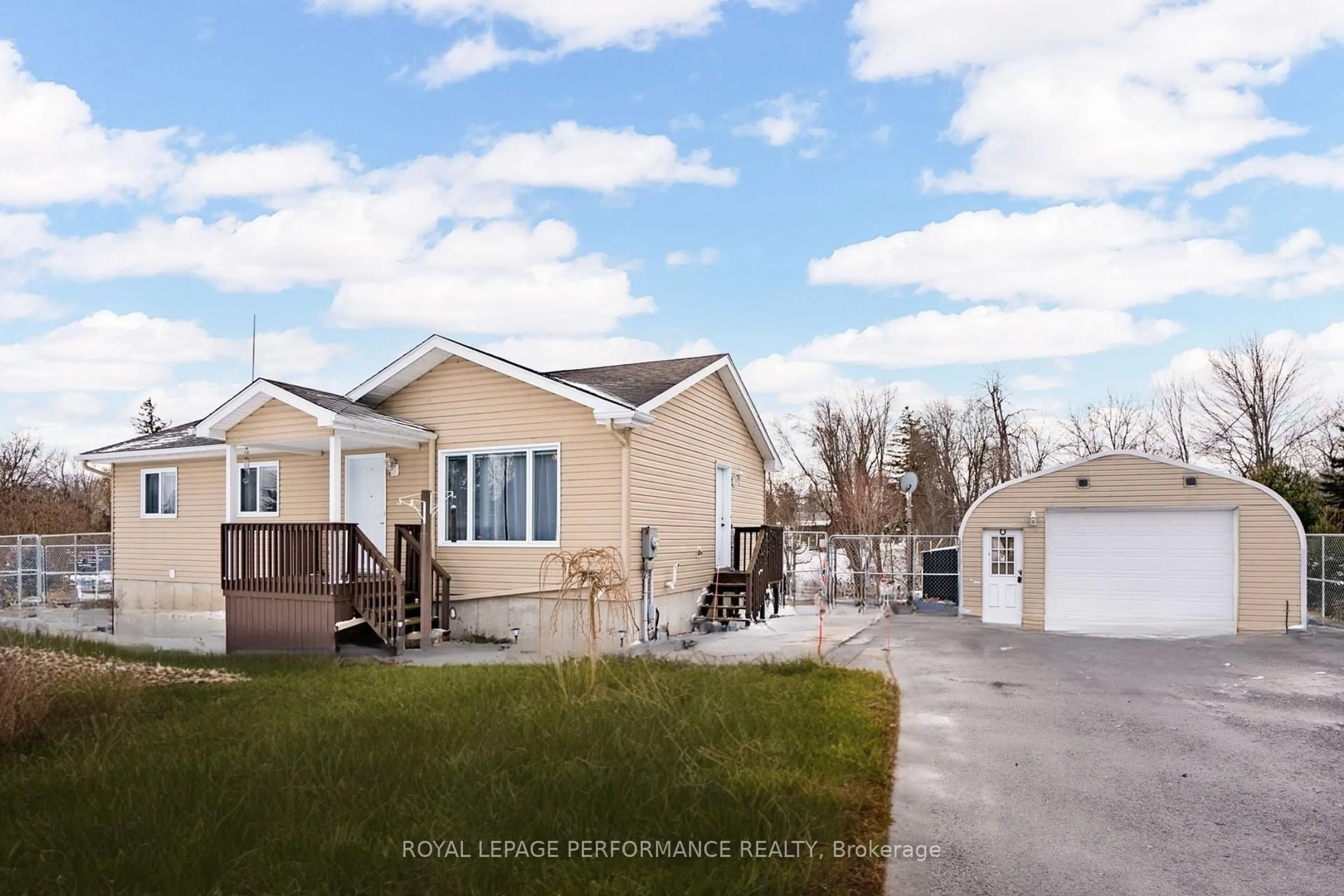 Home with vinyl exterior material, water/lake/river/ocean view for 4888 Mcmartin St, South Glengarry Ontario K0C 1S0