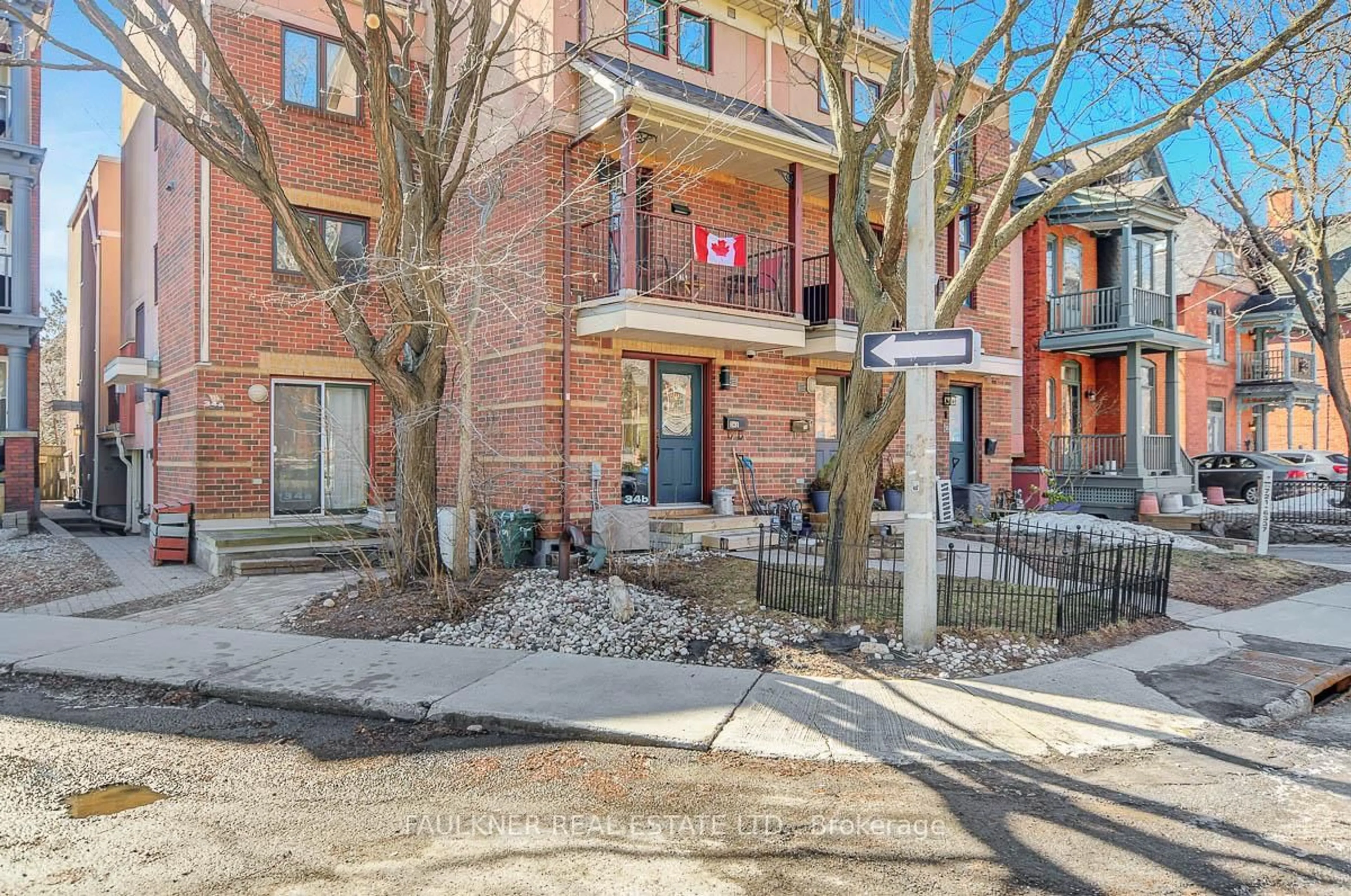 Patio, street for 40A Maclaren St, Ottawa Ontario K2P 0K4