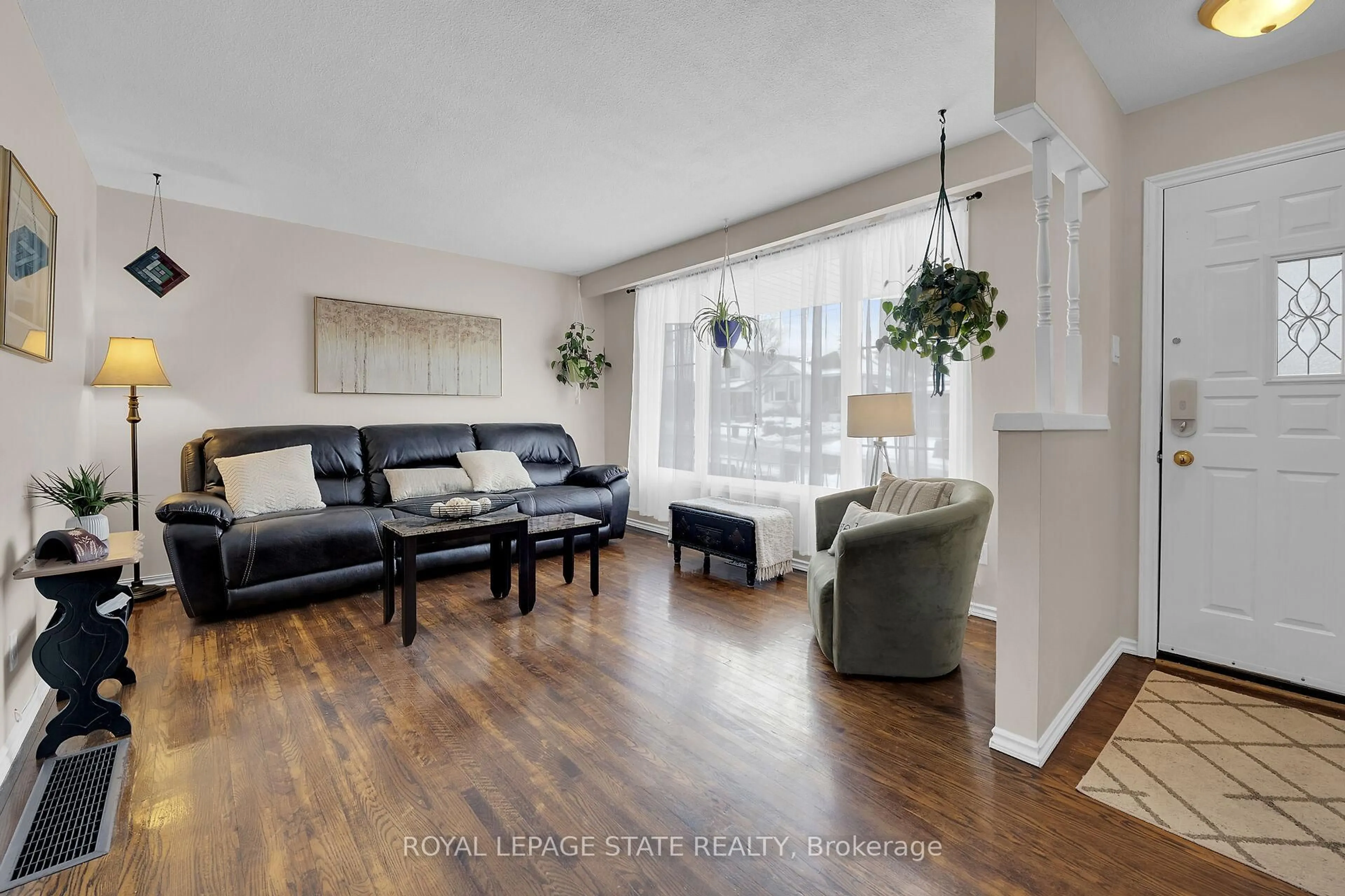 Living room with furniture, unknown for 221 East 24th St, Hamilton Ontario L8V 2Y5