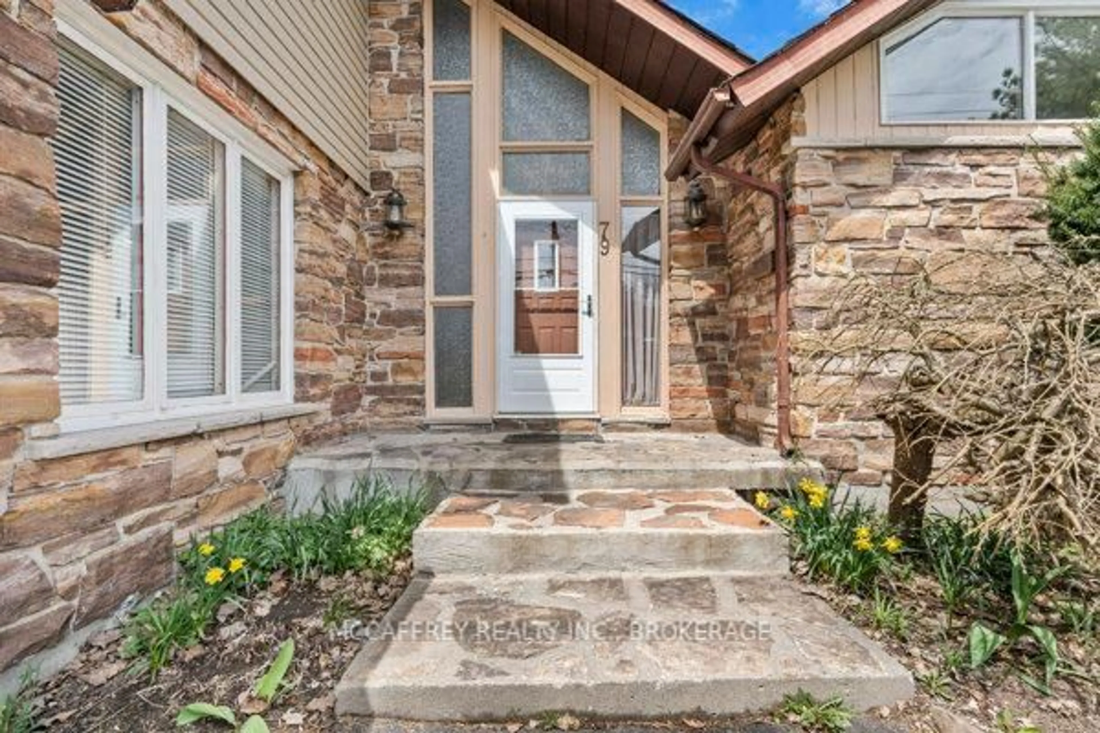 Indoor entryway for 79 River Rd, Greater Napanee Ontario K7R 3H3