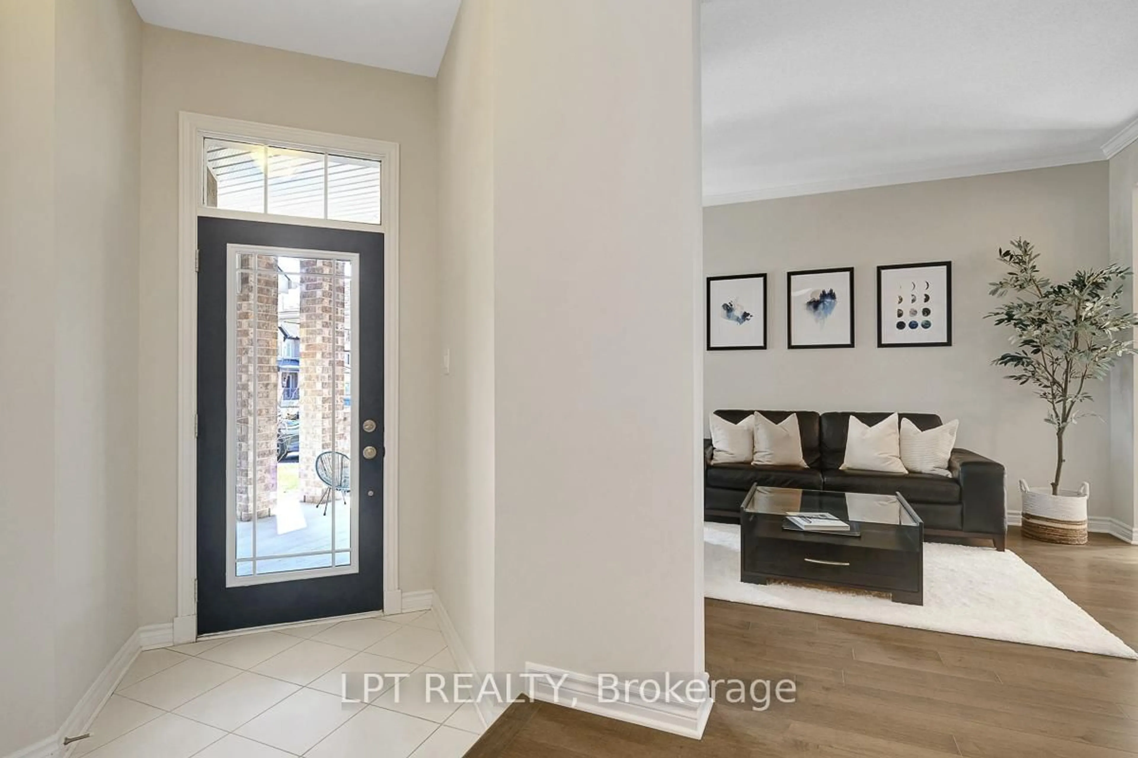 Indoor entryway for 214 Shinleaf Cres, Ottawa Ontario K1W 0J2