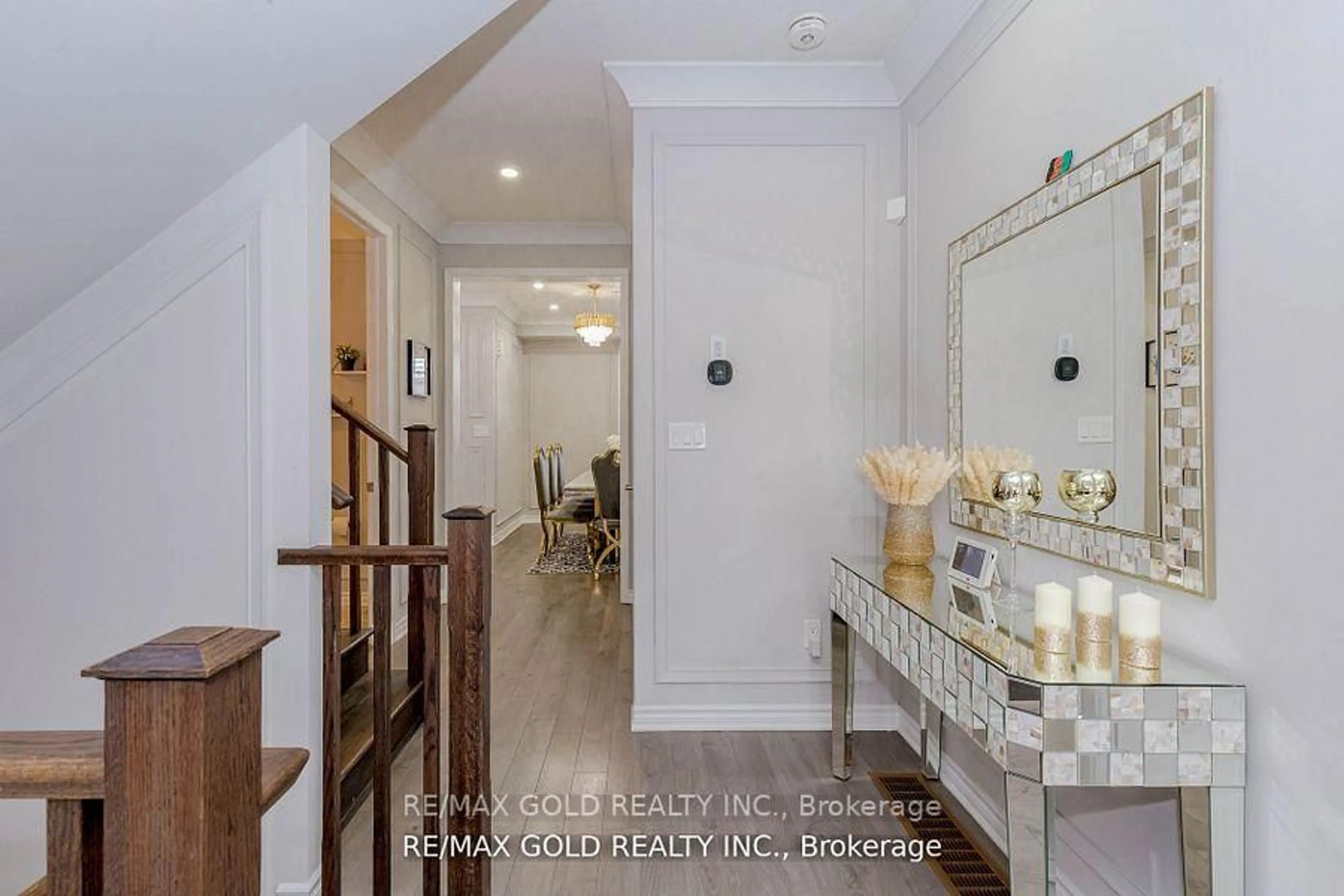 Indoor foyer for 297 Equestrian Way, Cambridge Ontario N3E 0C7