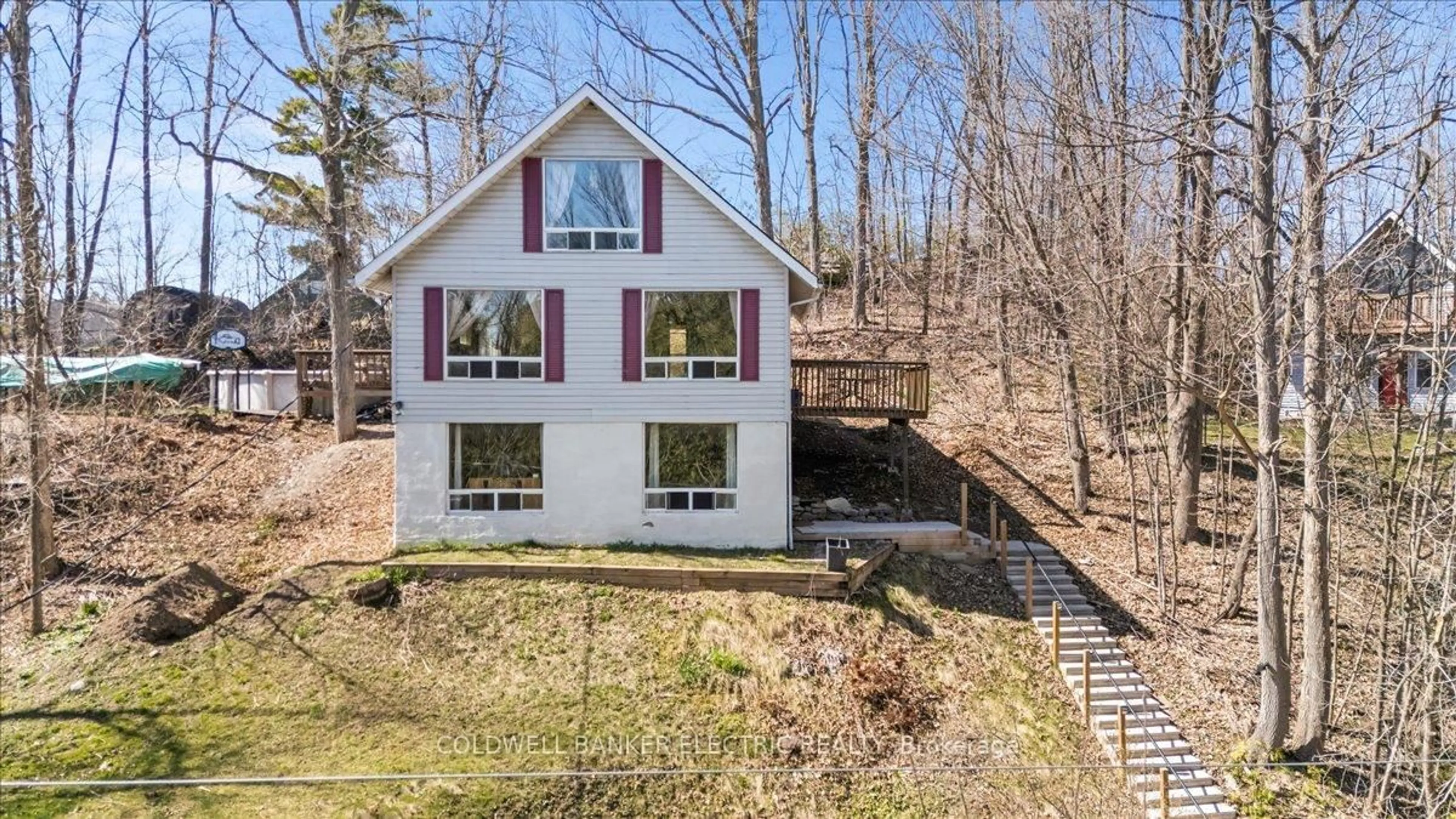 A pic from outside/outdoor area/front of a property/back of a property/a pic from drone, unknown for 38 CLIFFSIDE Dr, Kawartha Lakes Ontario K0L 1T0