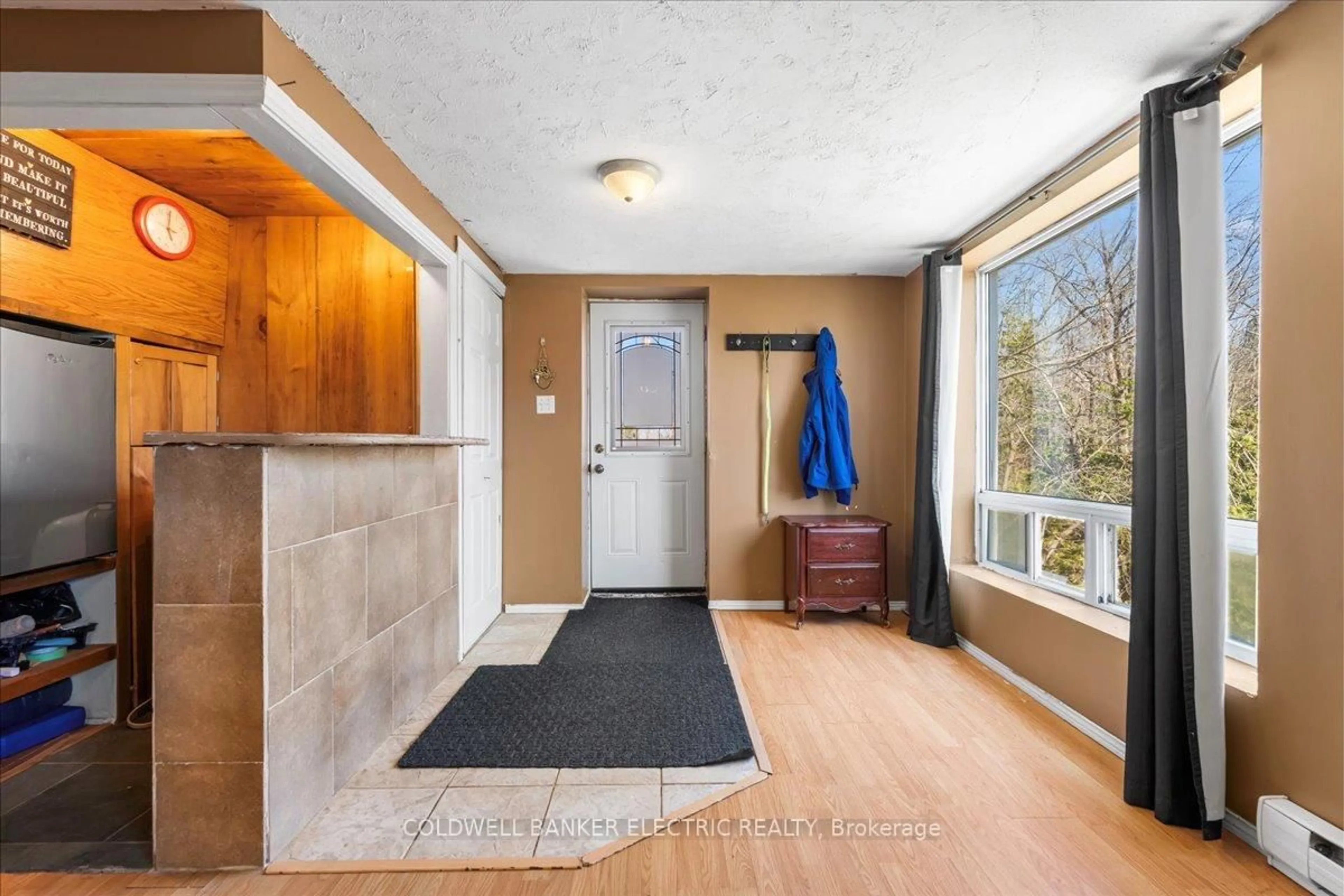 Indoor entryway for 38 CLIFFSIDE Dr, Kawartha Lakes Ontario K0L 1T0