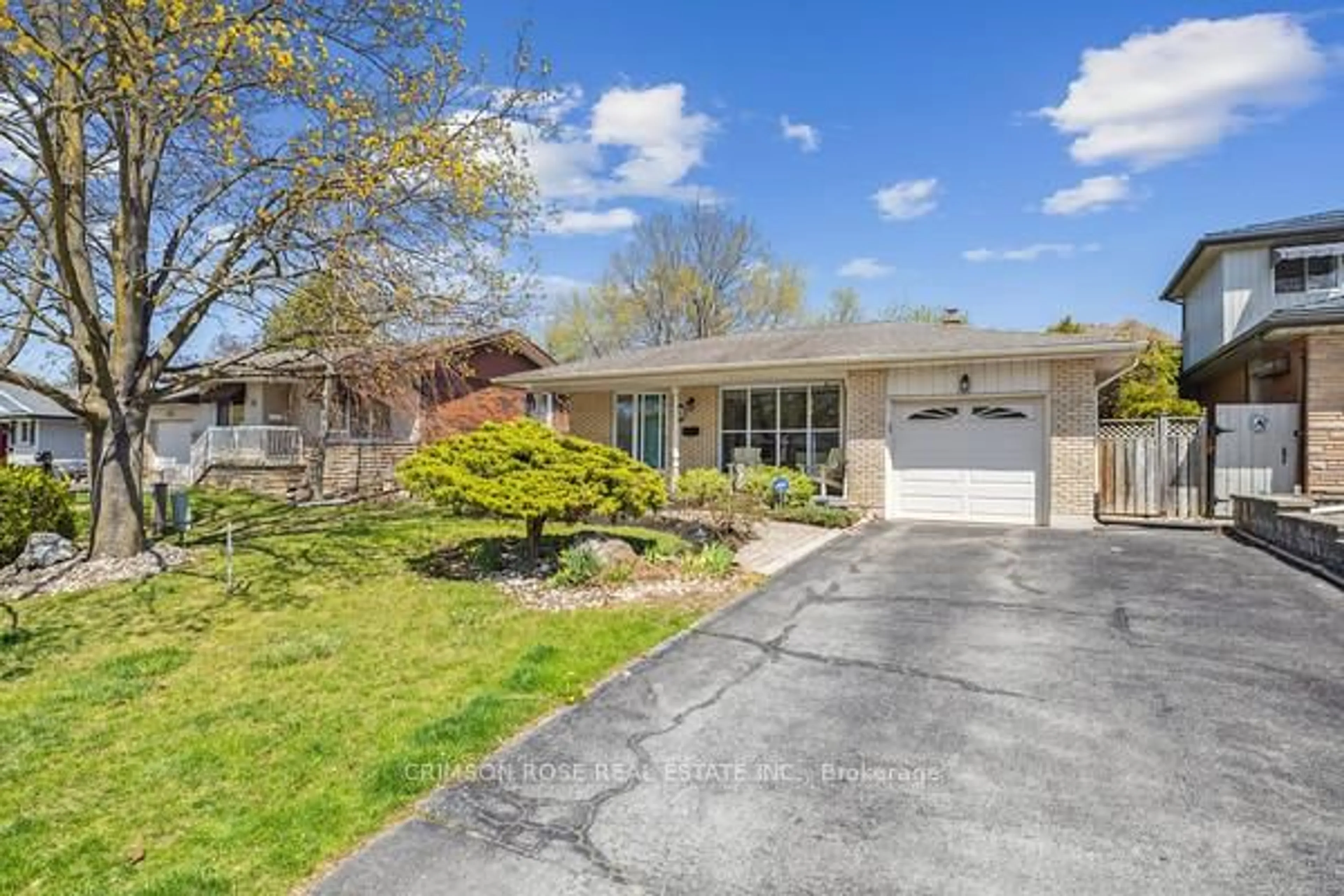 Unknown for 11 Kings Gate, Hamilton Ontario L9H 3Z6