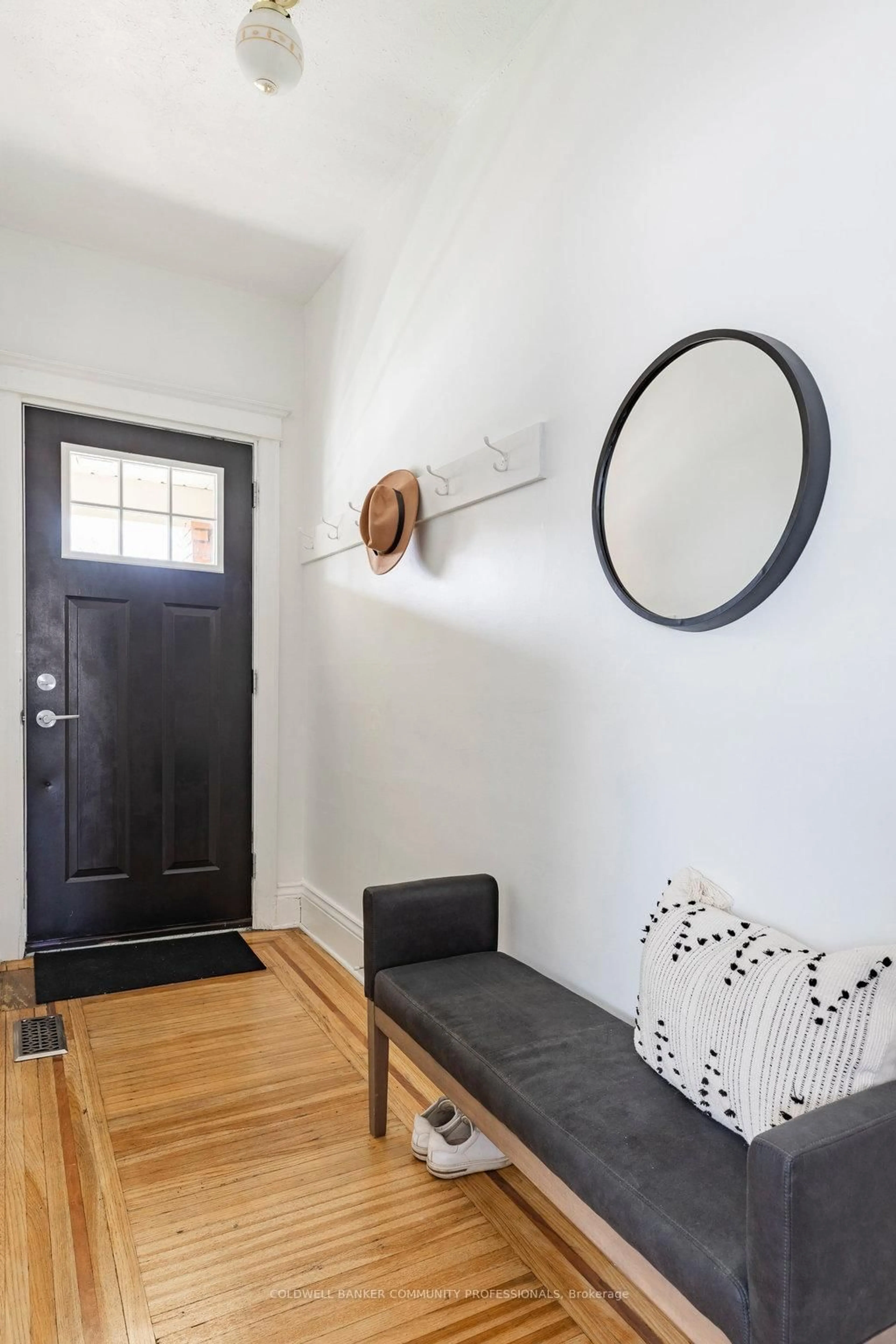 Indoor entryway for 6 Belview Ave, Hamilton Ontario L8L 7K5