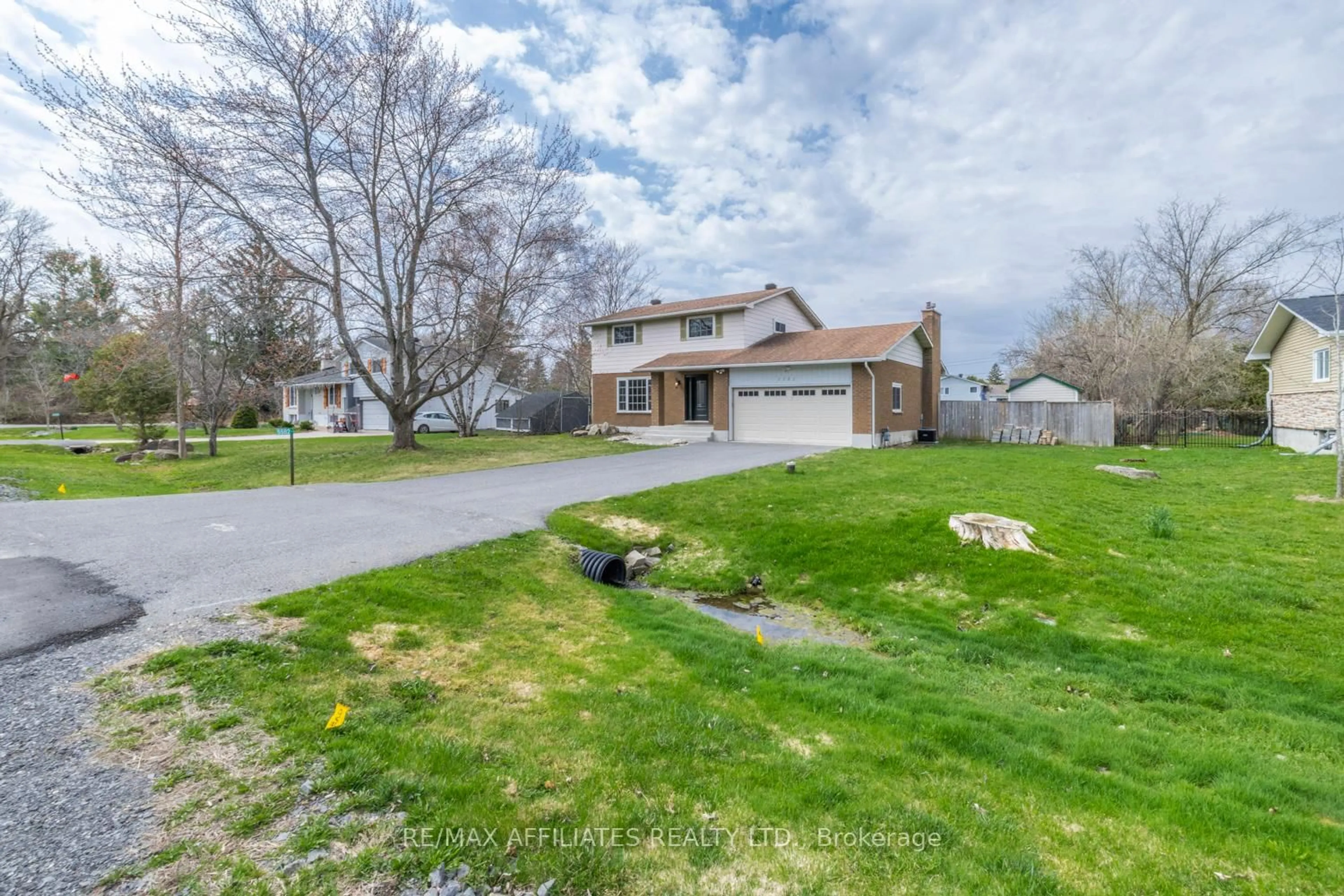 A pic from outside/outdoor area/front of a property/back of a property/a pic from drone, water/lake/river/ocean view for 5582 Van Vliet Rd, Manotick Ontario K4M 1J4