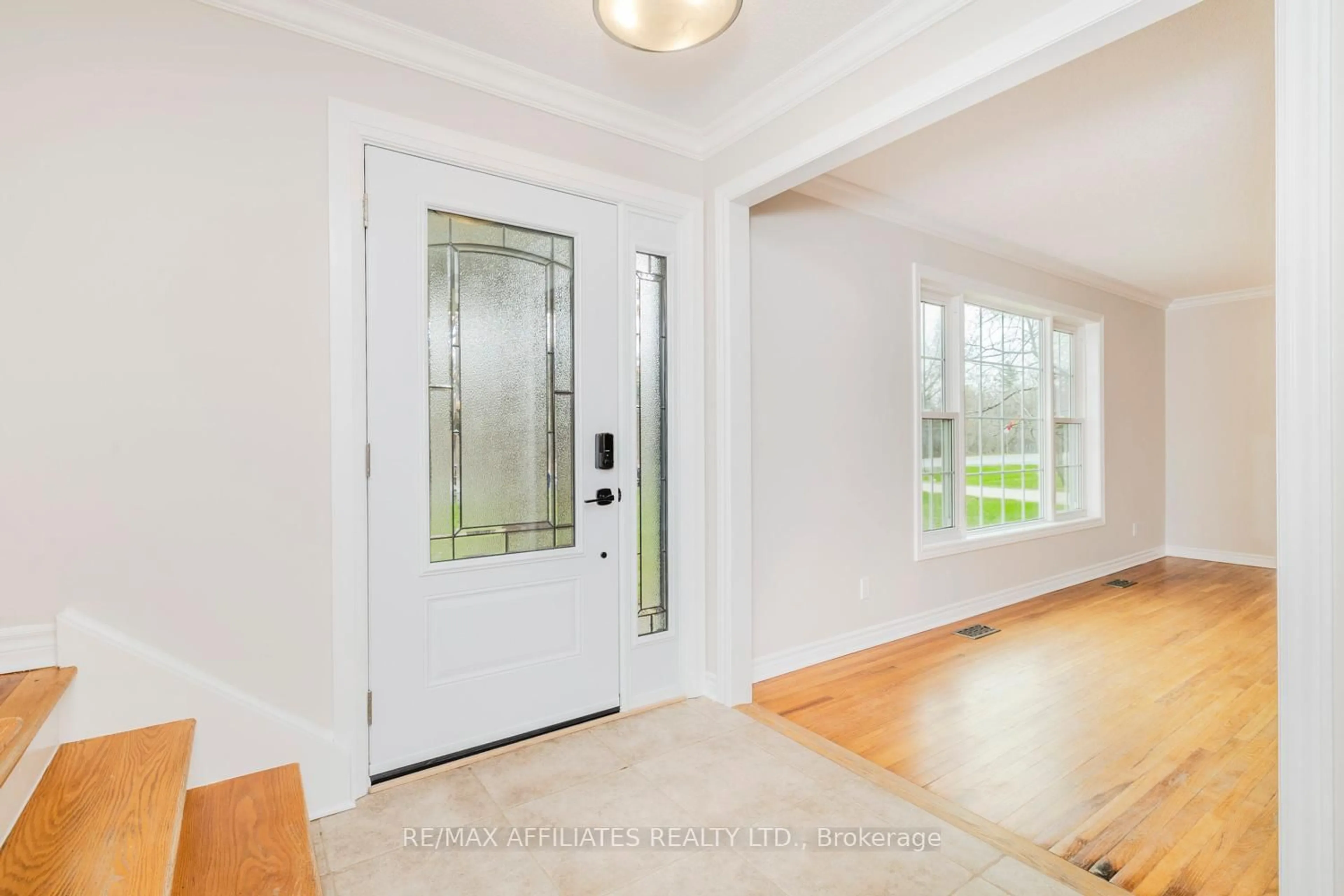 Indoor entryway for 5582 Van Vliet Rd, Manotick Ontario K4M 1J4