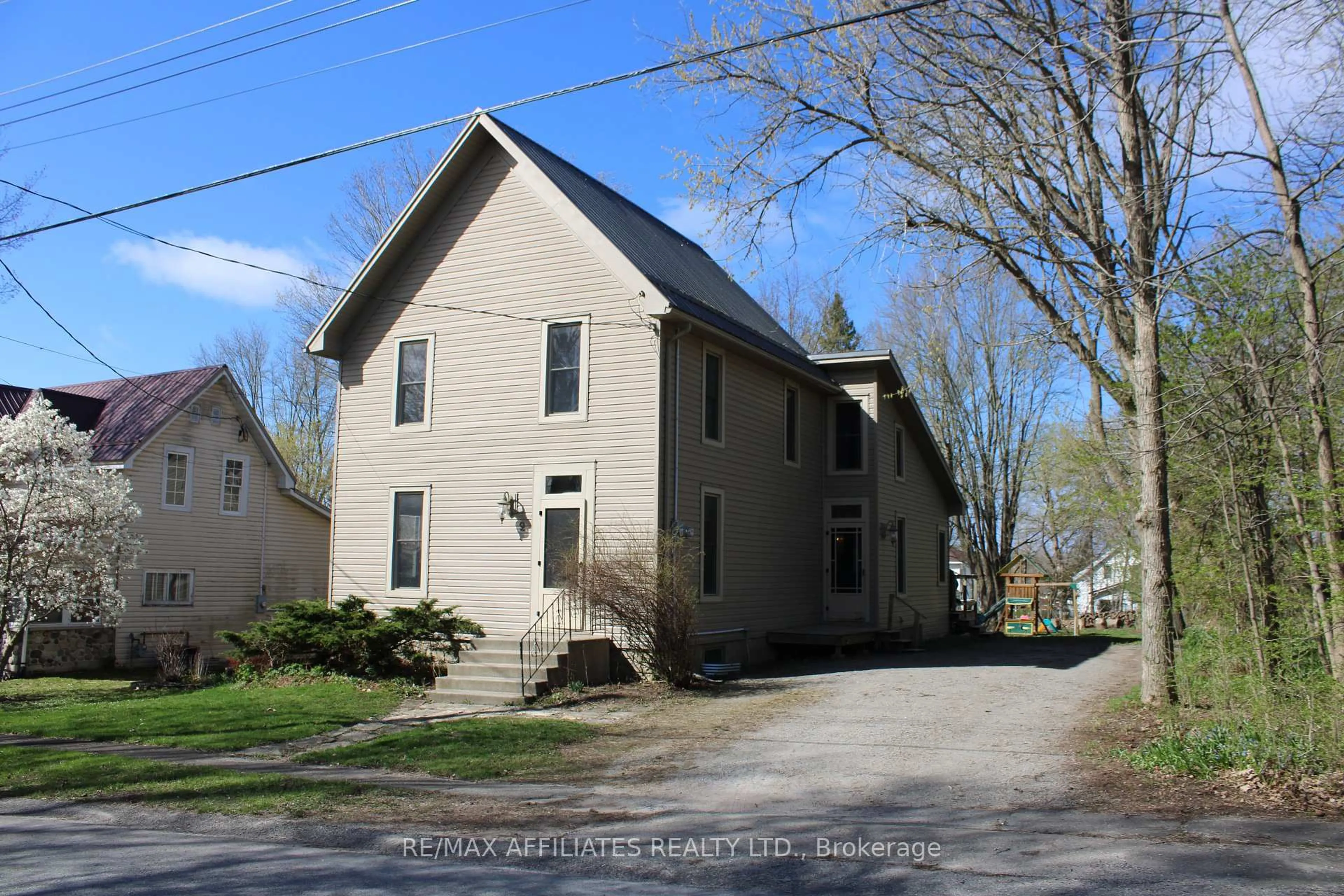 Unknown for 2 Isaac St, Athens Ontario K0E 1B0