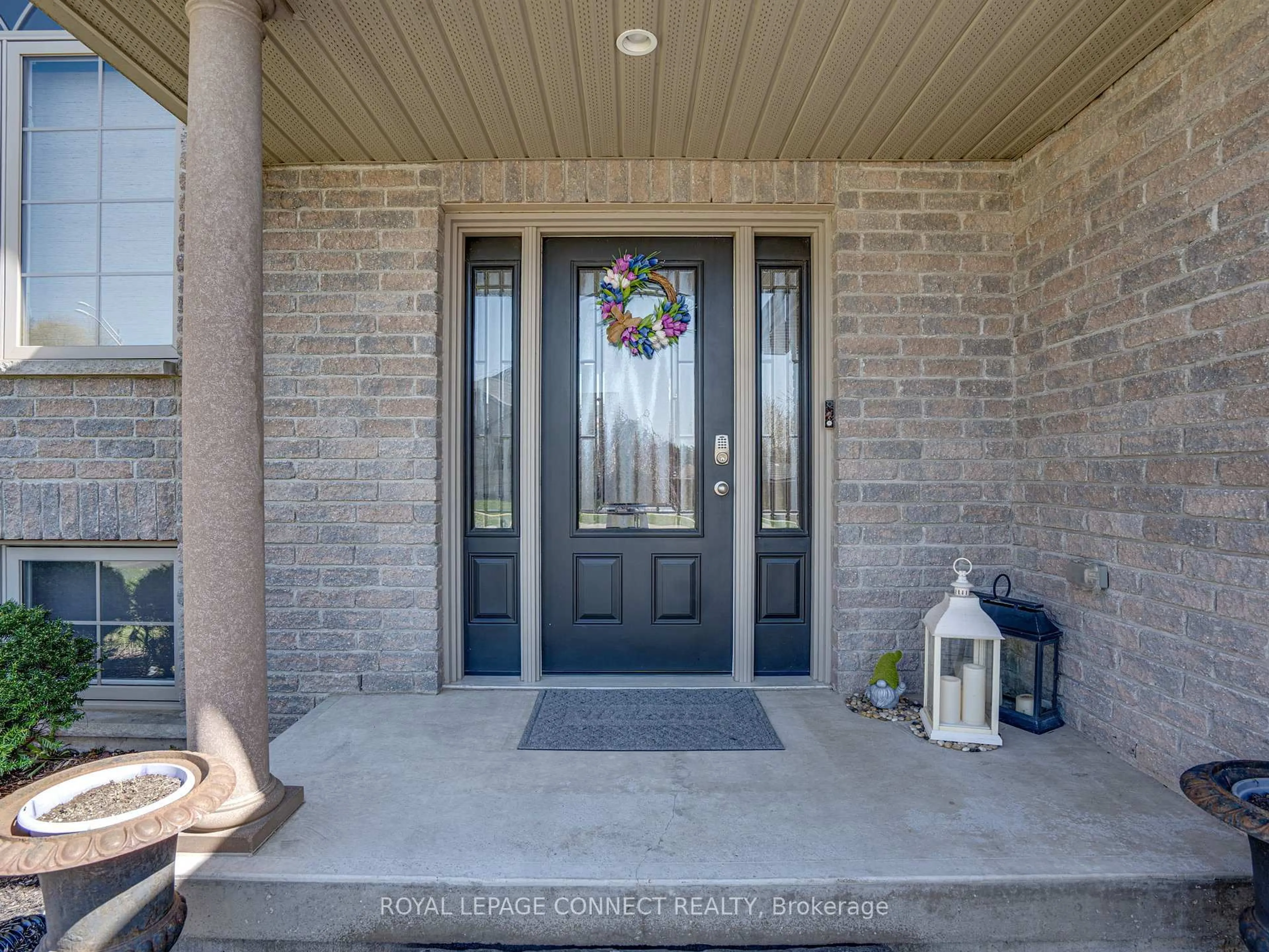Indoor entryway for 6 Redbud Cres, Norfolk Ontario N3Y 4L1