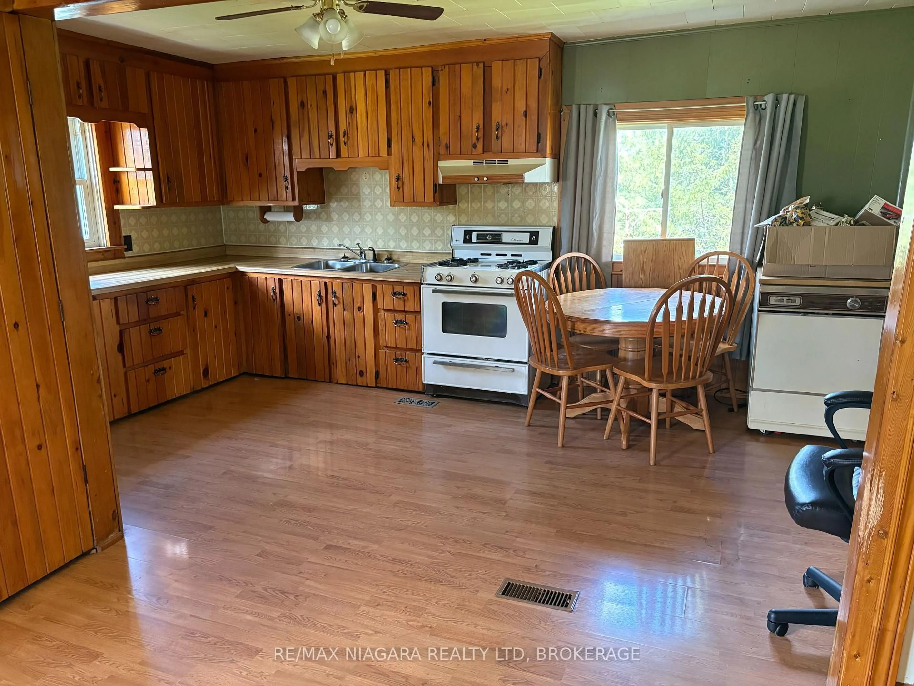 Standard kitchen, unknown for 5065 Canborough Rd, West Lincoln Ontario L0R 2J0