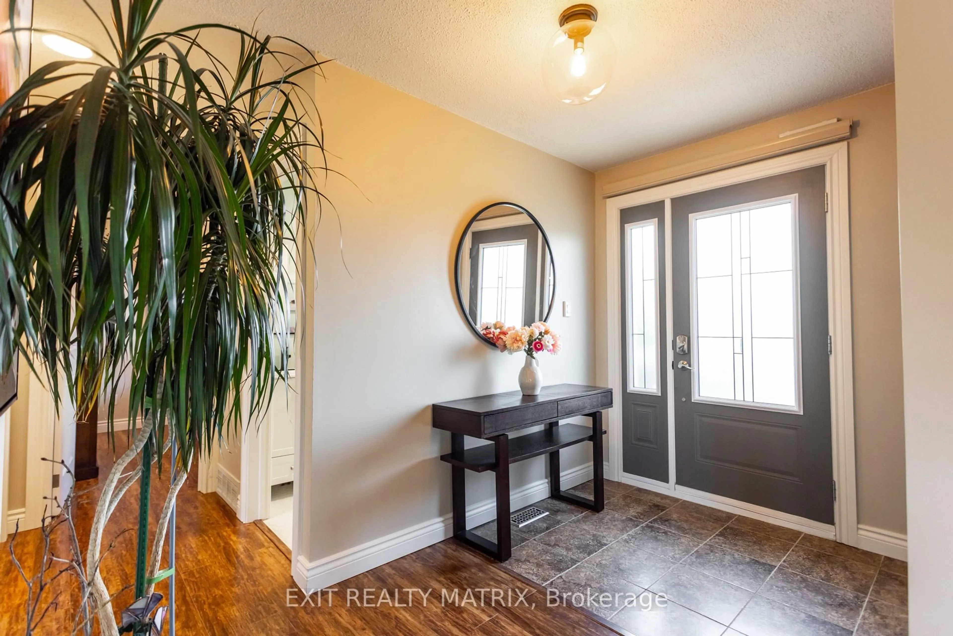 Indoor entryway for 3059 Young St, Clarence-Rockland Ontario K0A 2A0