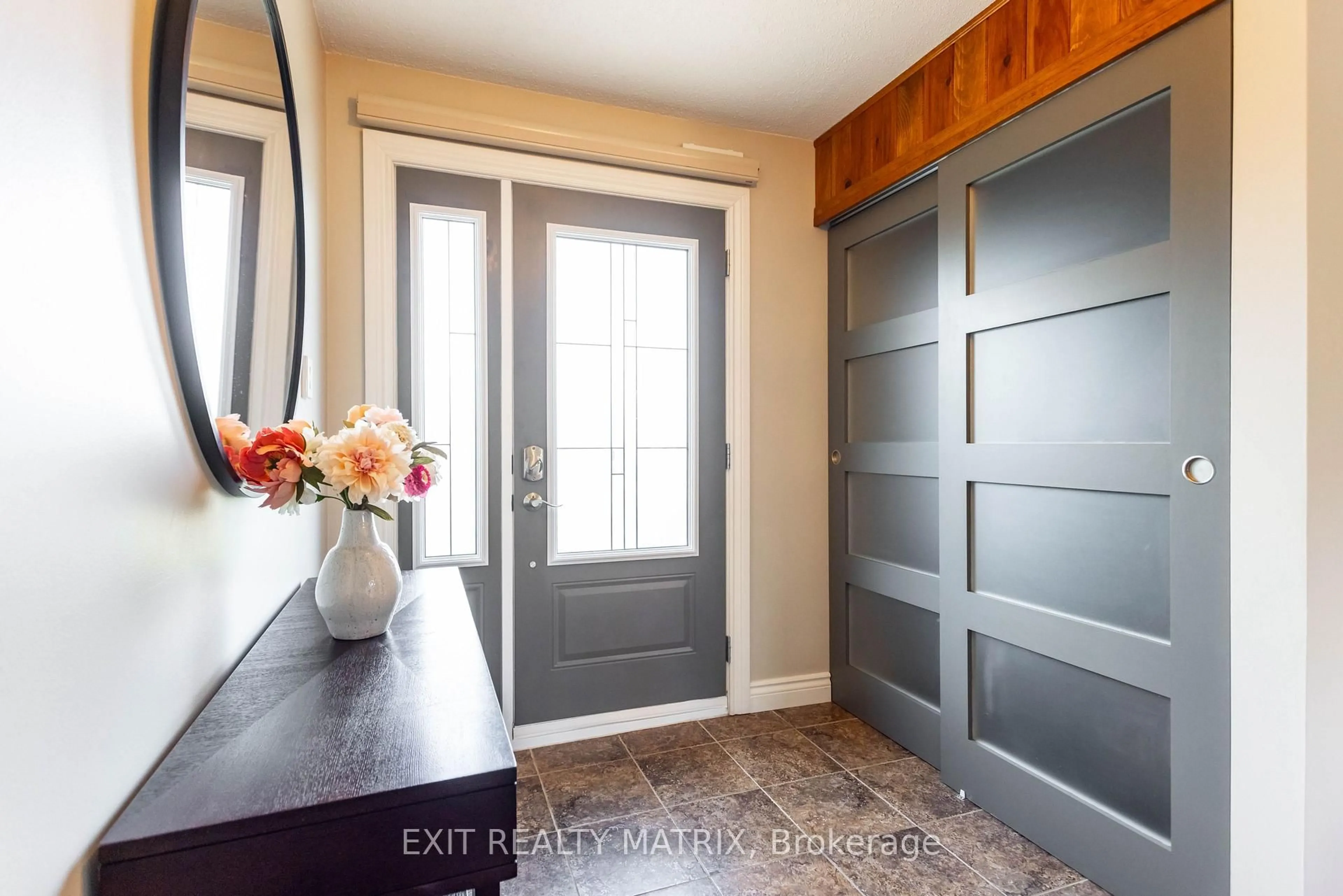 Indoor entryway for 3059 Young St, Clarence-Rockland Ontario K0A 2A0