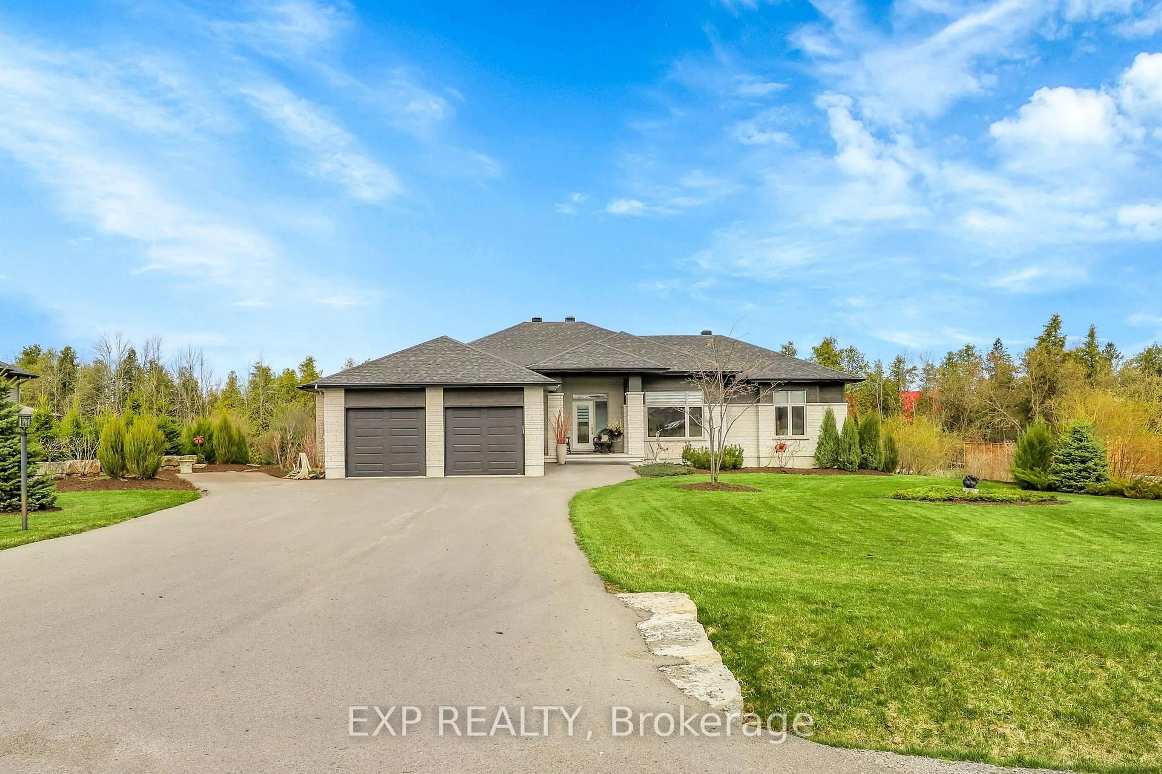 A pic from outside/outdoor area/front of a property/back of a property/a pic from drone, unknown for 130 Sumner Dr, Ashton Ontario K0A 1B0