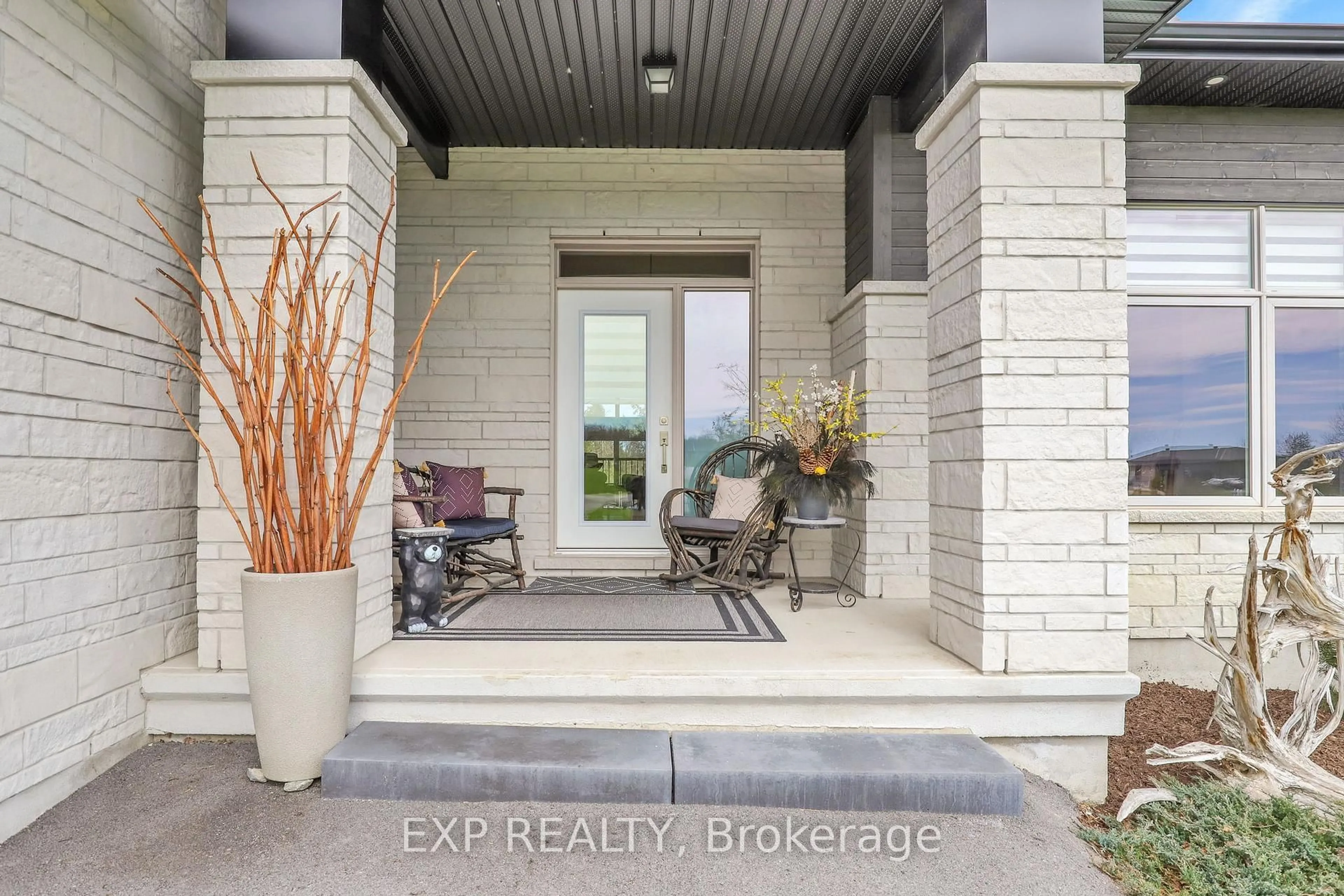 Indoor entryway for 130 Sumner Dr, Ashton Ontario K0A 1B0