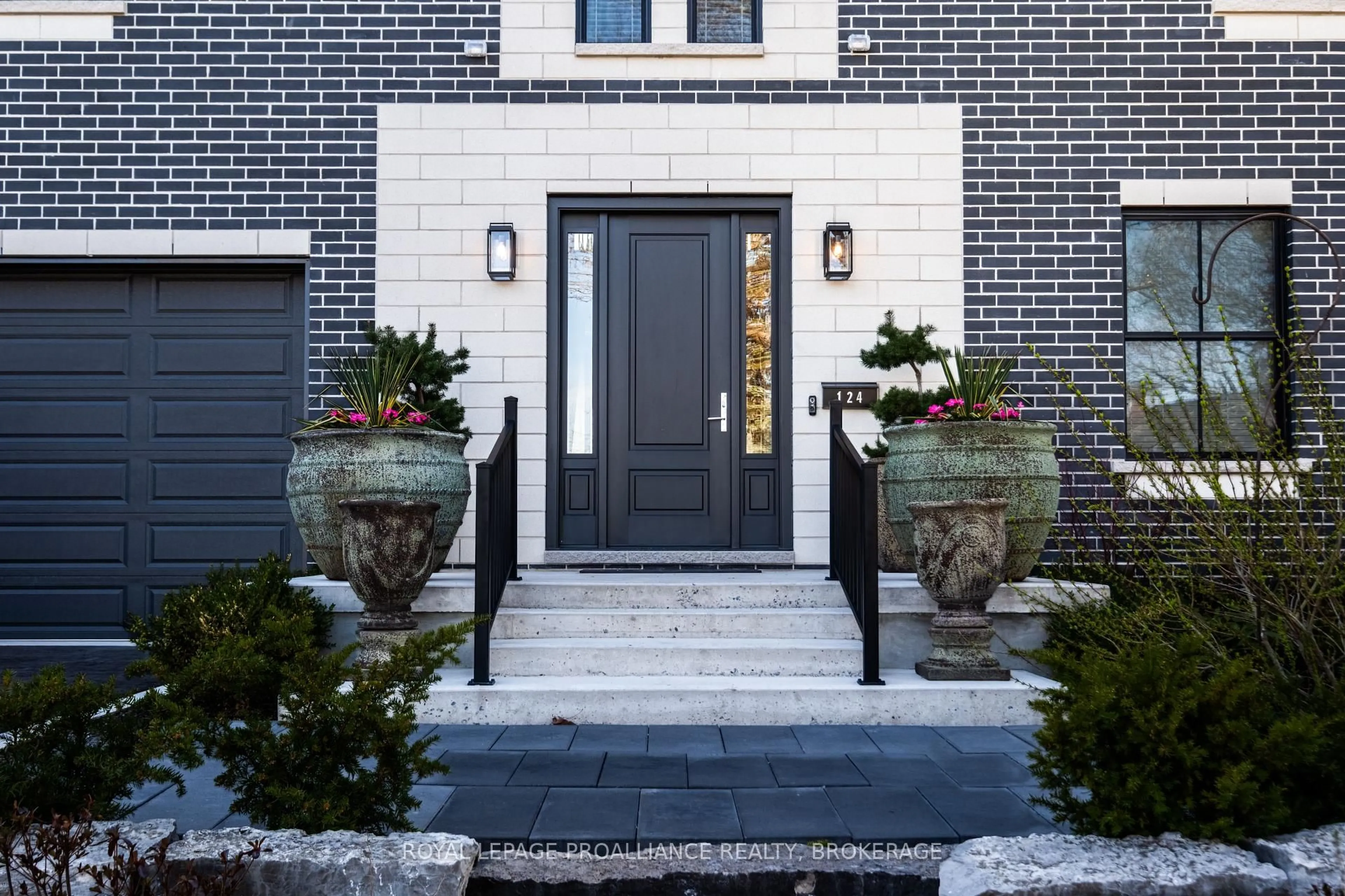 Indoor entryway for 124 Churchill Cres, Kingston Ontario K7L 4N2