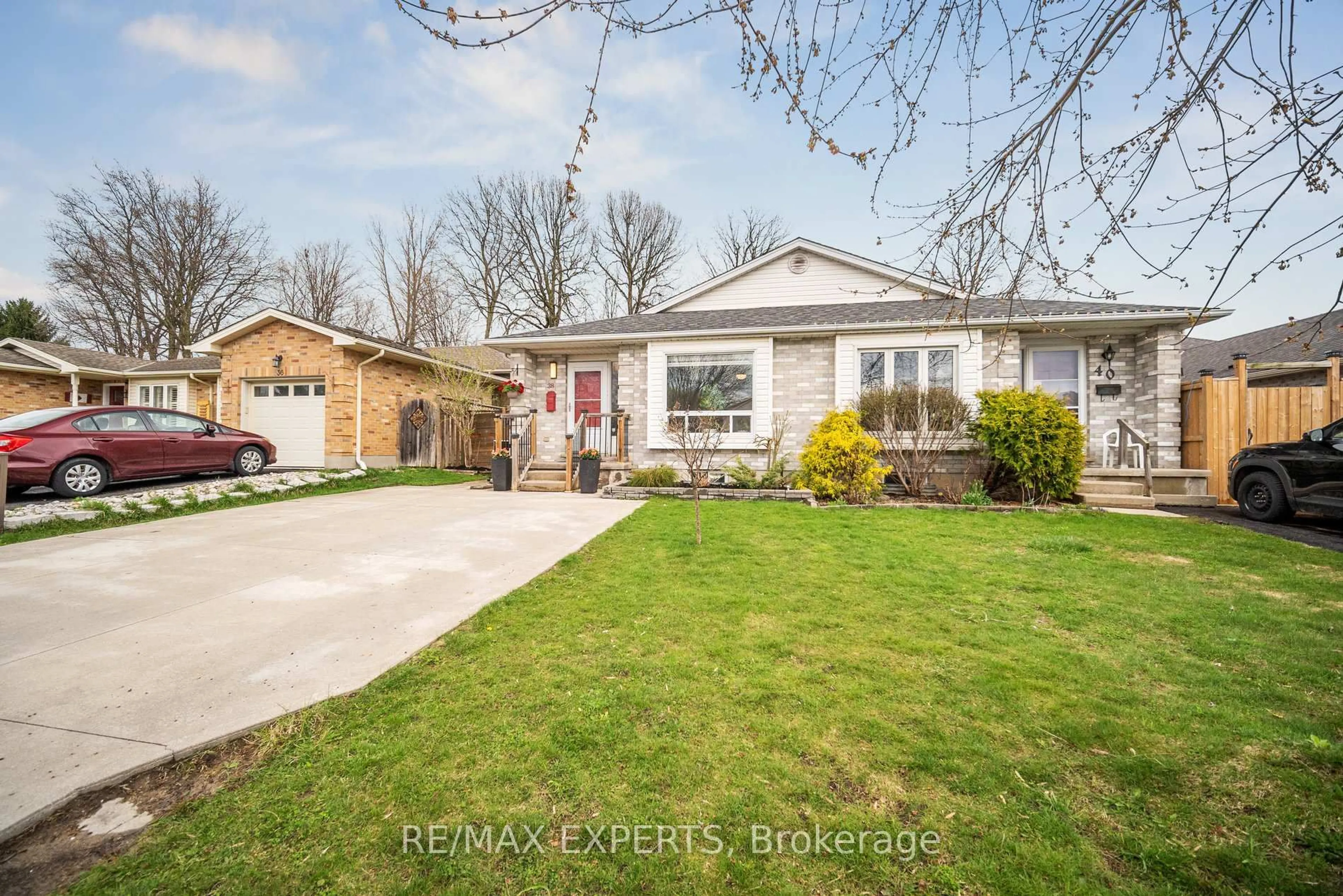 A pic from outside/outdoor area/front of a property/back of a property/a pic from drone, street for 38 Folkstone Crt, London East Ontario N5V 4Y3