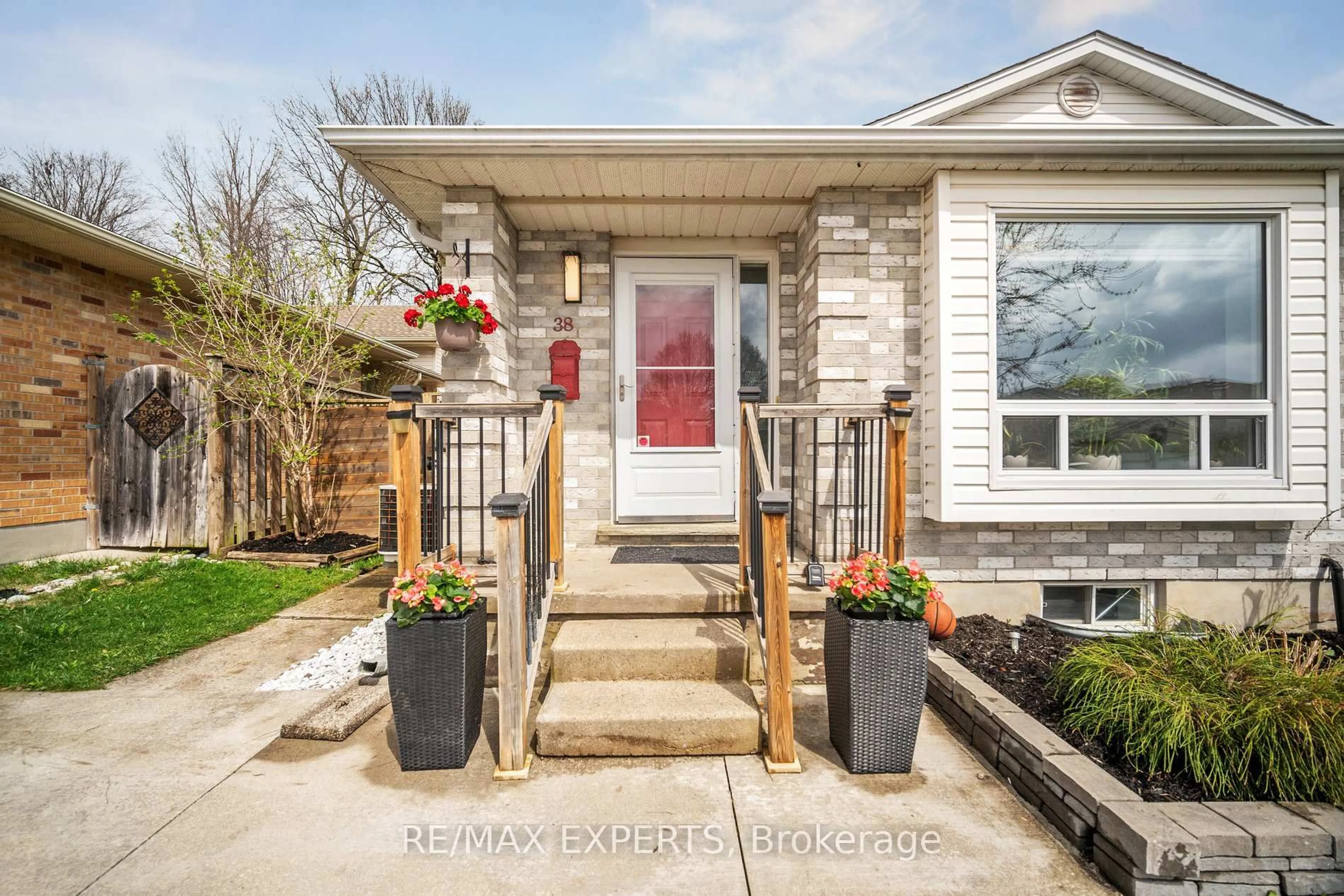 Unknown for 38 Folkstone Crt, London East Ontario N5V 4Y3