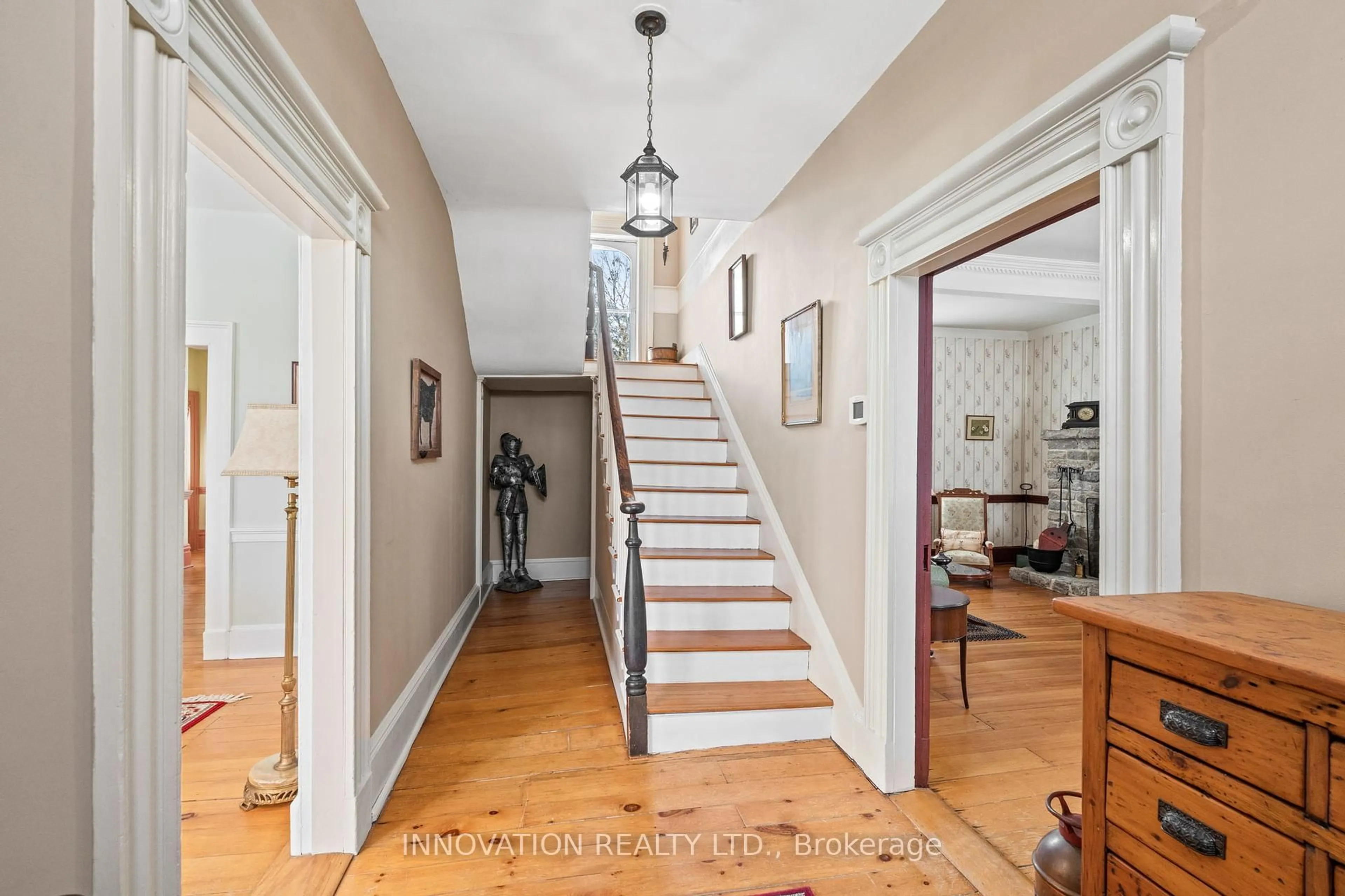 Indoor entryway for 256 Wilson St, Almonte Ontario K0A 1A0
