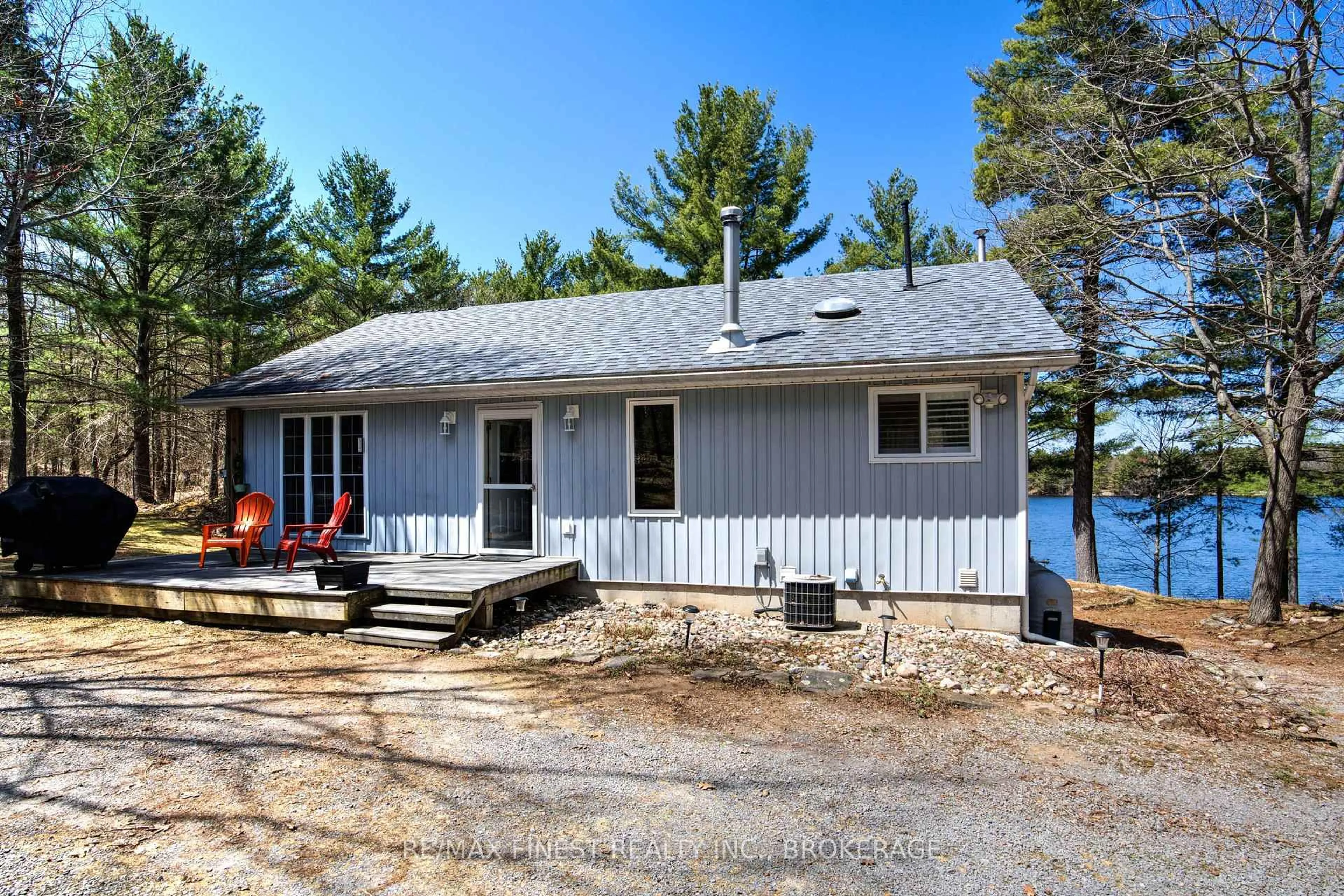 Home with vinyl exterior material, water/lake/river/ocean view for 1395 Fifth Lake Rd, Parham Ontario K0H 2K0