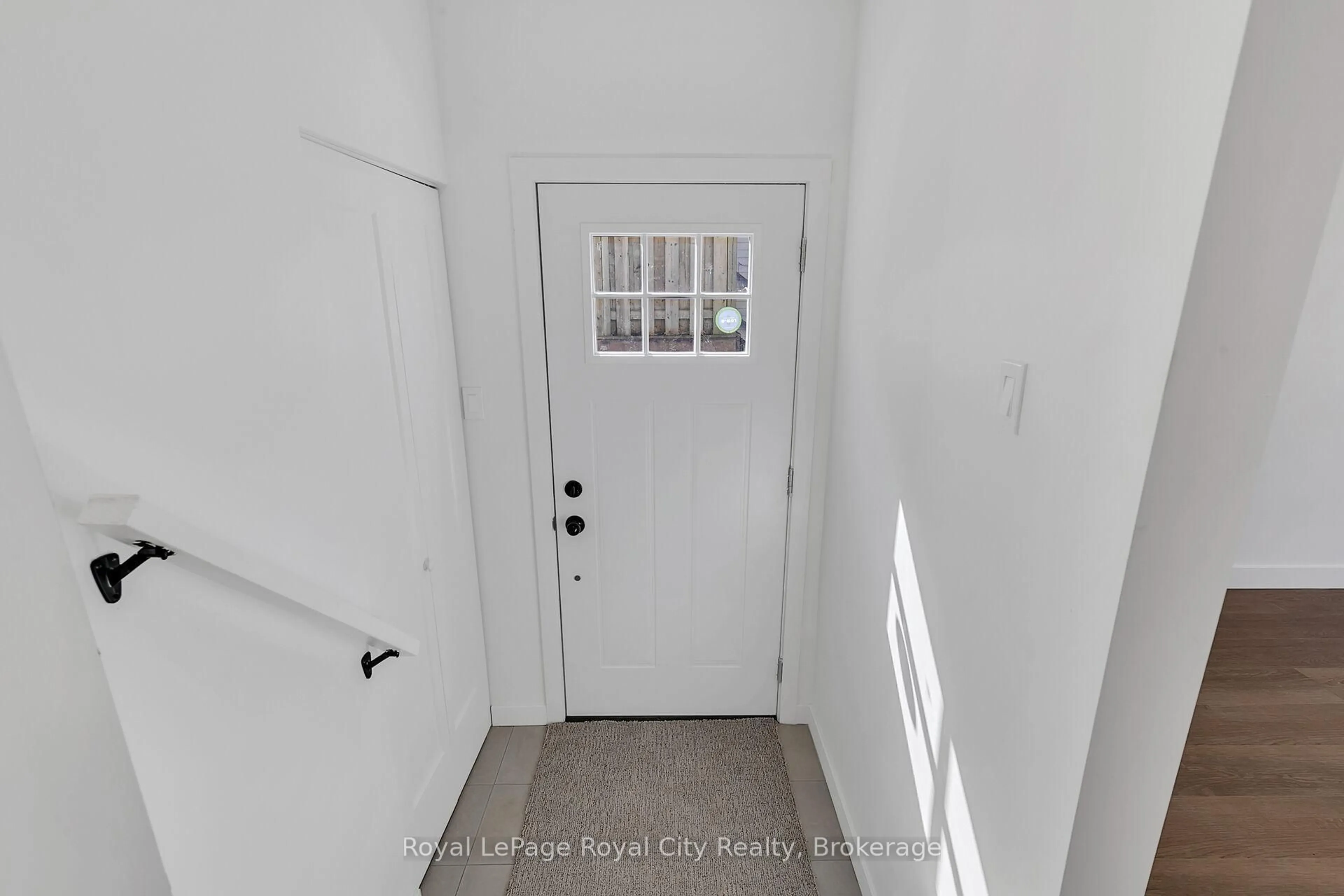Indoor entryway for 326 Cole Rd, Guelph Ontario N1G 3J2