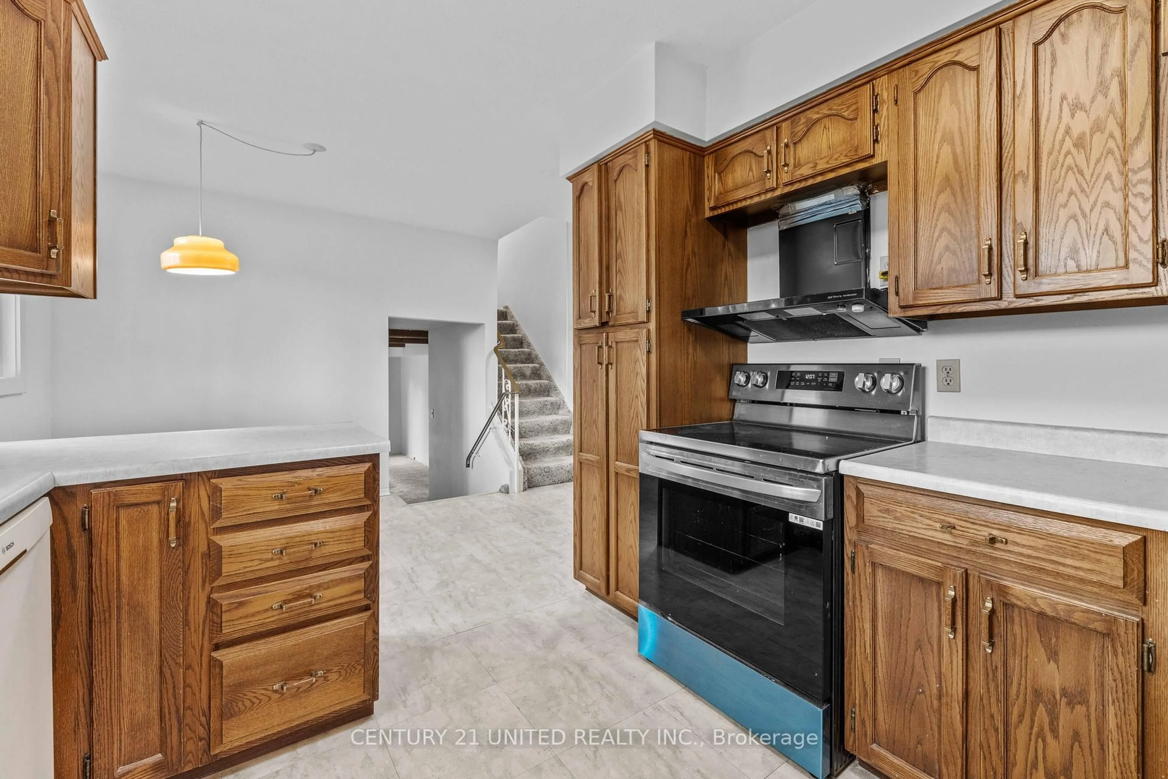 Open concept kitchen, unknown for 1219 Bridle Dr, Peterborough West Ontario K9J 7J7