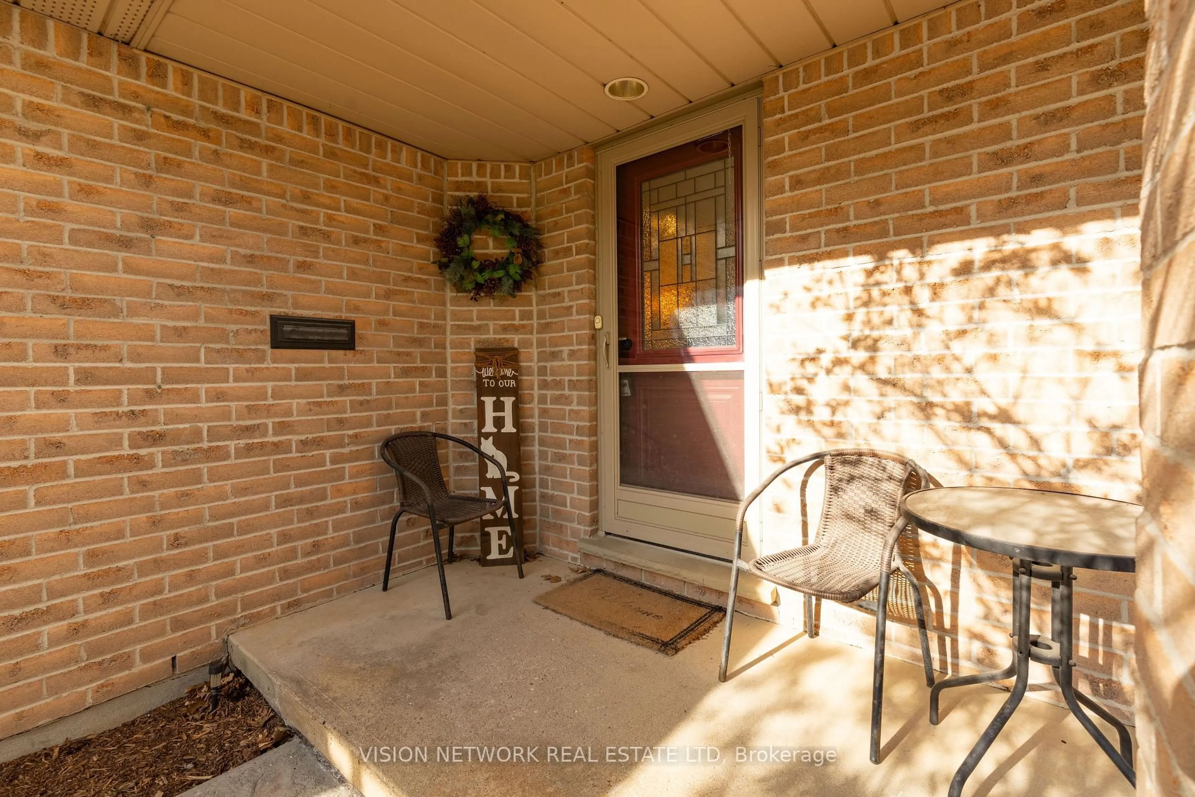 Indoor entryway for 70 Glenroy Rd #34, London South Ontario N5Z 4X1
