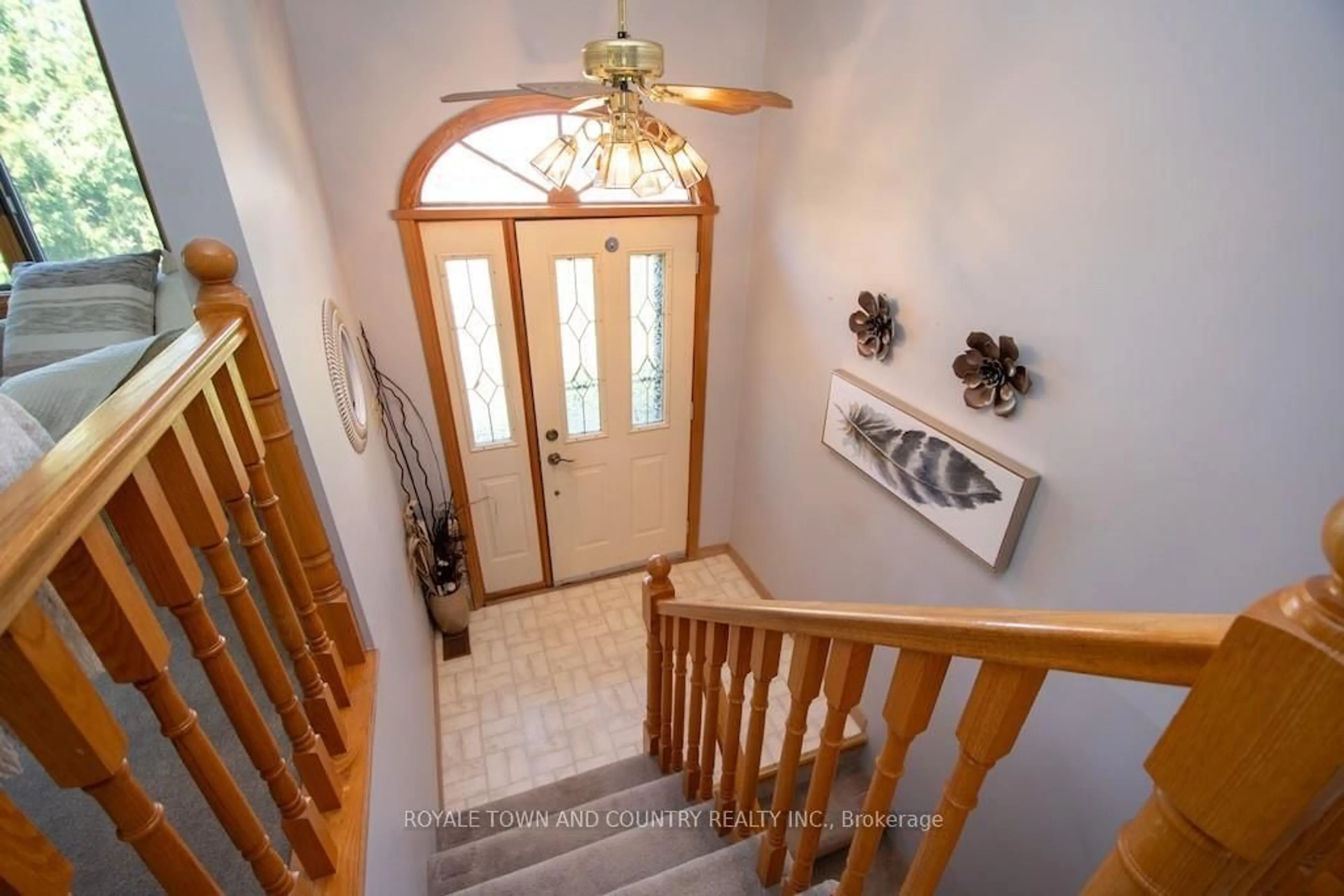 Indoor entryway for 14 McGill Dr, Kawartha Lakes Ontario L0B 1K0