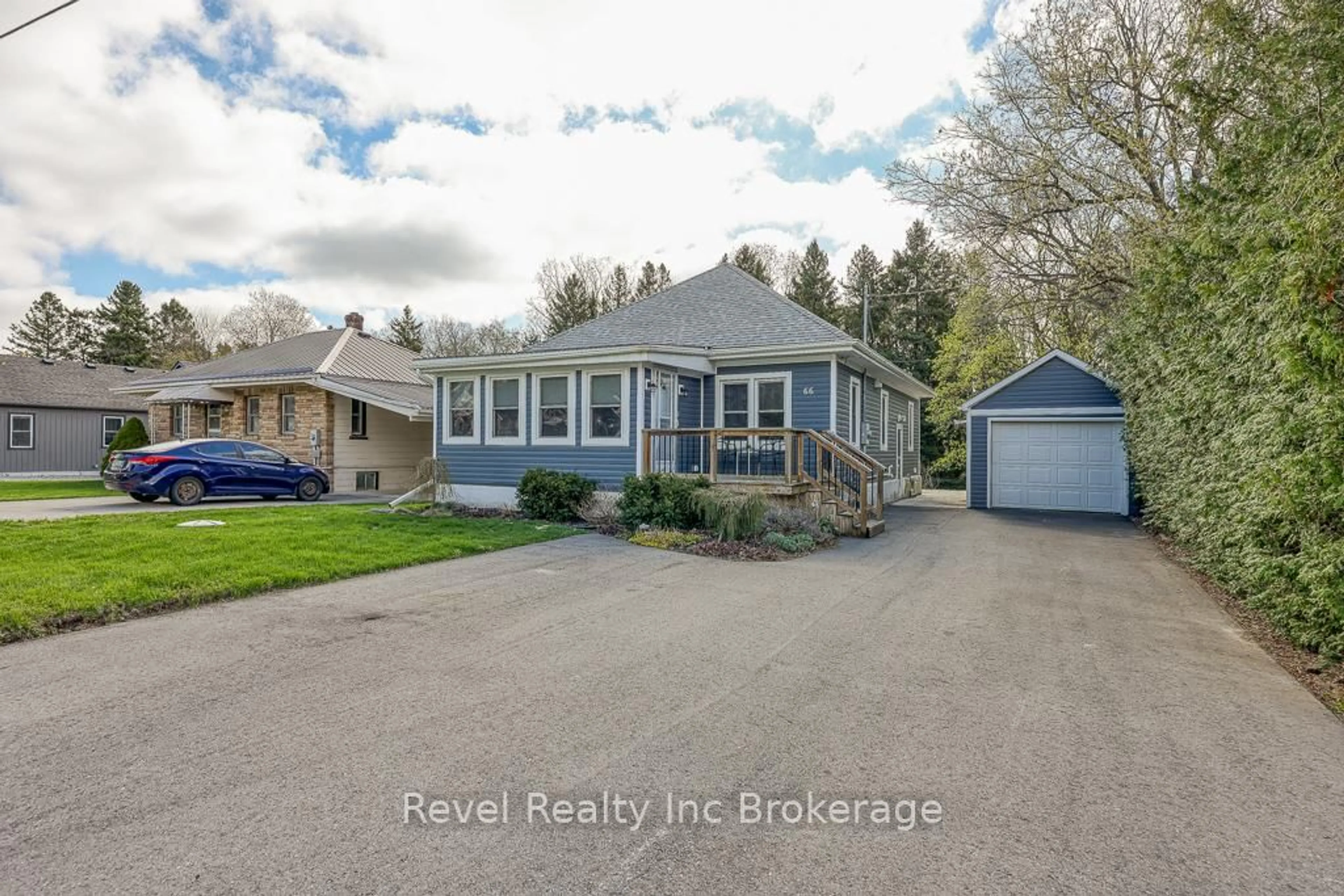 A pic from outside/outdoor area/front of a property/back of a property/a pic from drone, street for 66 Frederick St, Woodstock Ontario N4S 7W1