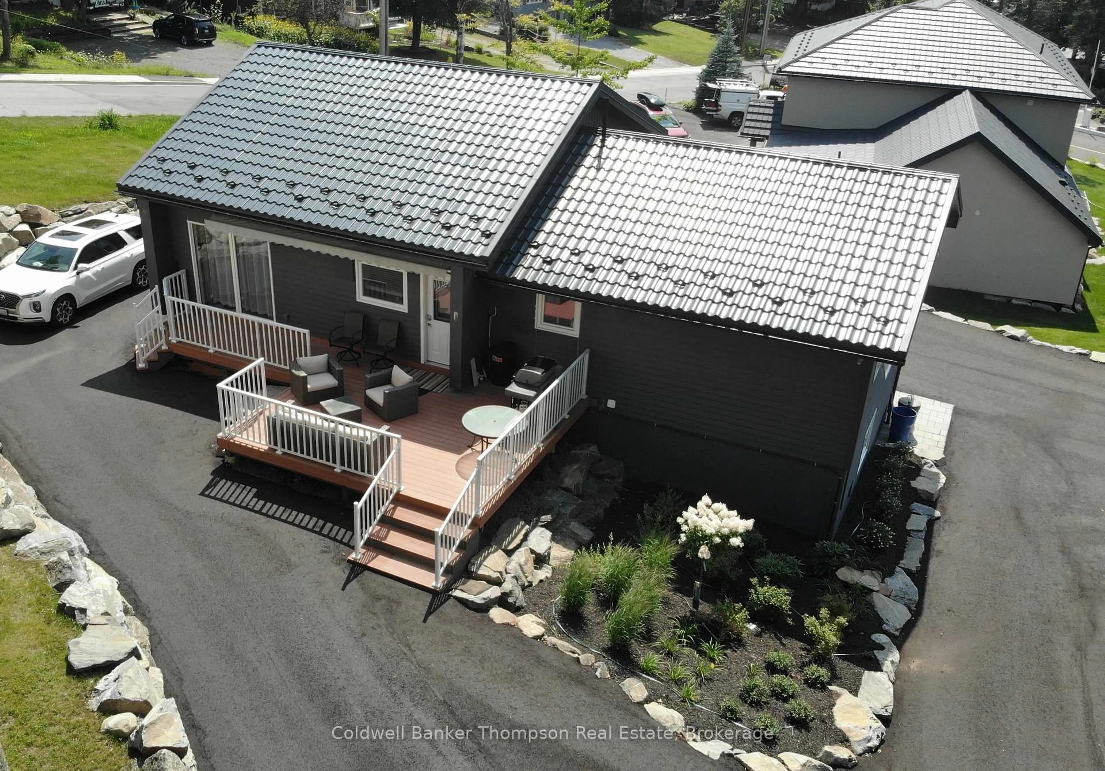 A pic from outside/outdoor area/front of a property/back of a property/a pic from drone, street for 56 Florence St, Huntsville Ontario P1H 1V5