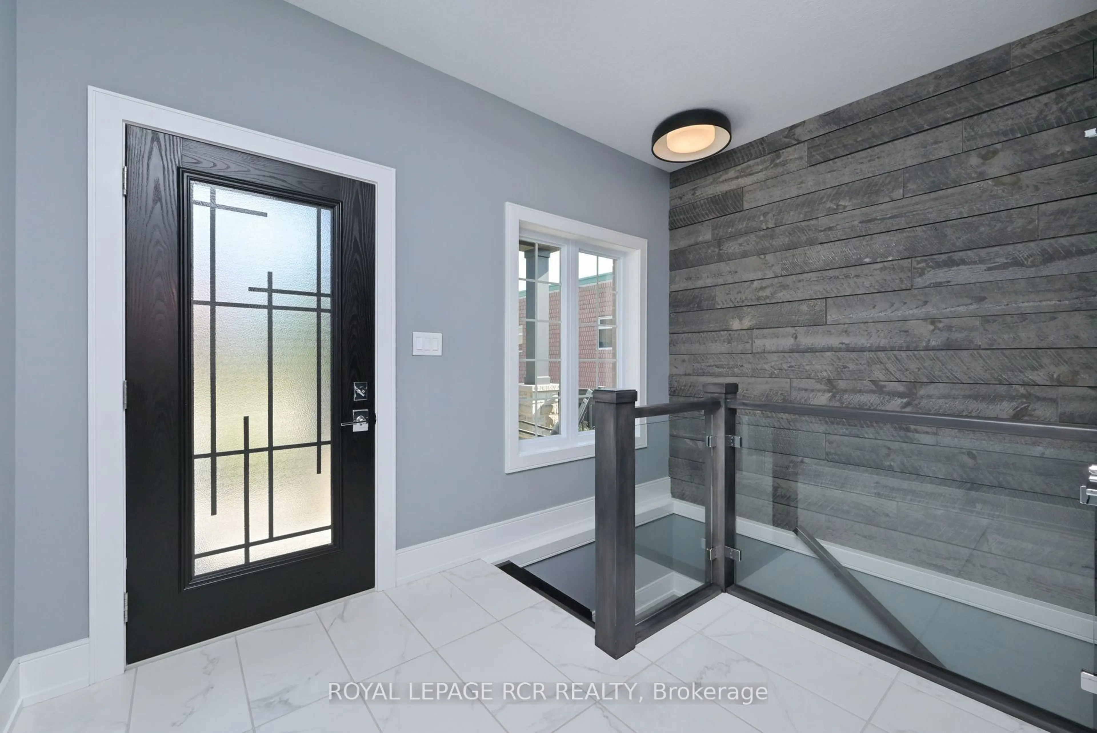 Indoor entryway for 19 Dover Lane, Centre Wellington Ontario N1M 0E6