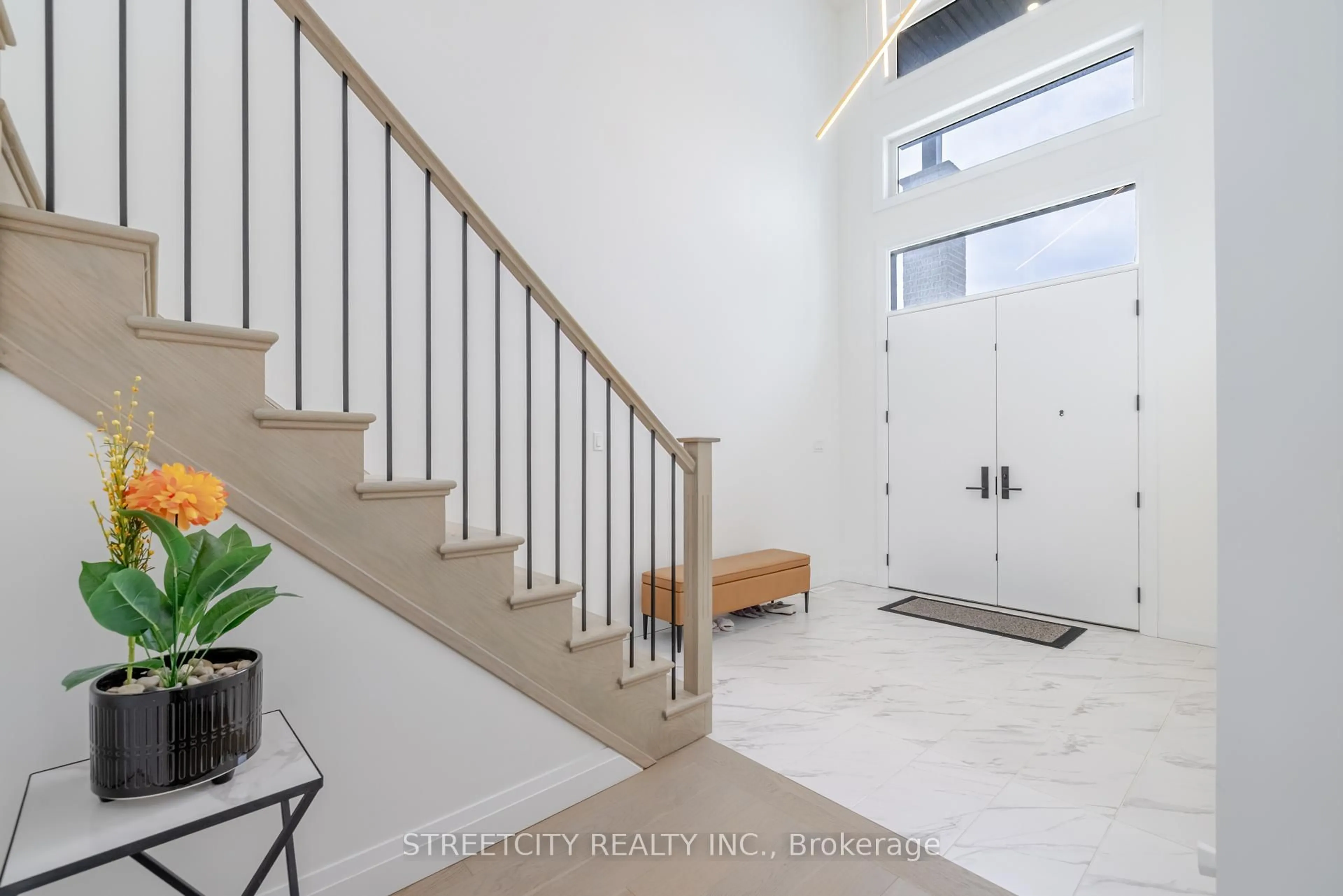 Indoor entryway for 860 Kleinburg Dr, London Ontario N5X 0N8