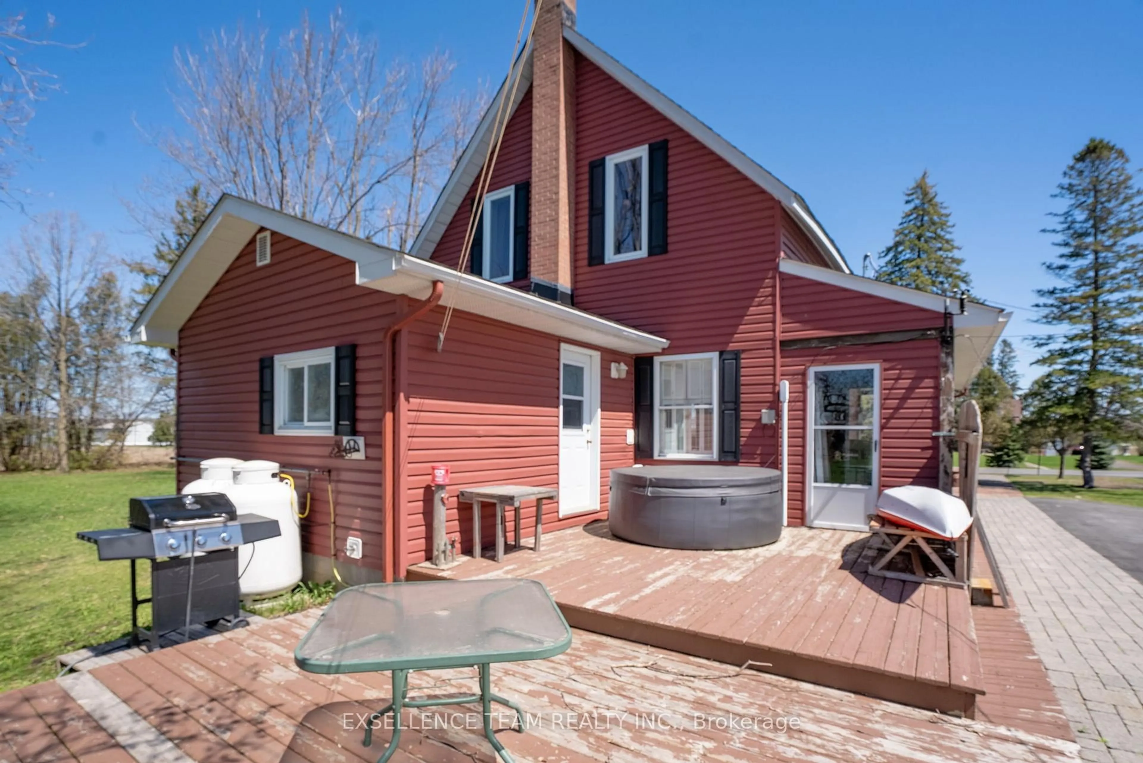 Patio, street for 3080 Boundary Rd, Cornwall Ontario K6H 7S8