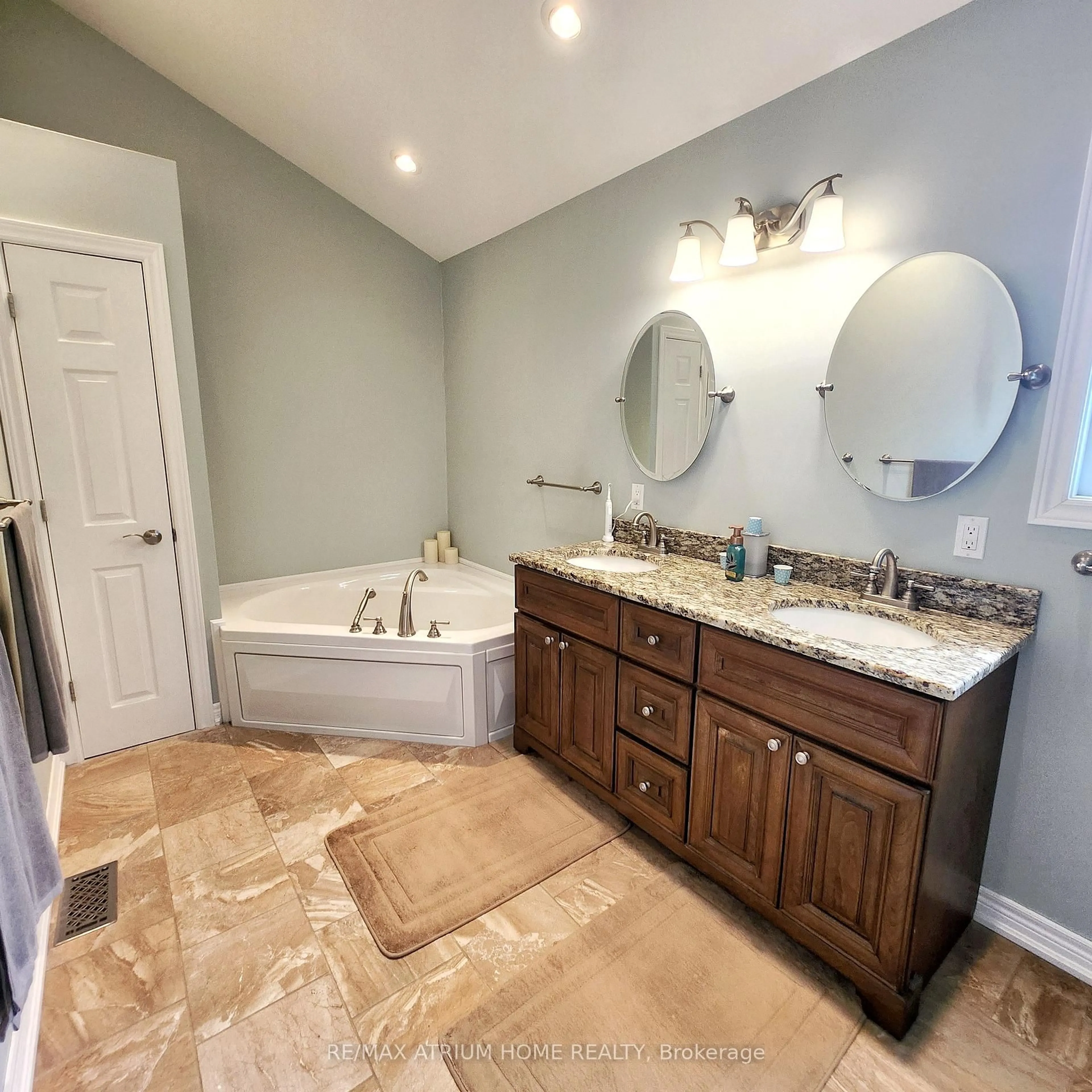 Contemporary bathroom, ceramic/tile floor for 825 Southview Dr, Otonabee-South Monaghan Ontario K0L 1B0