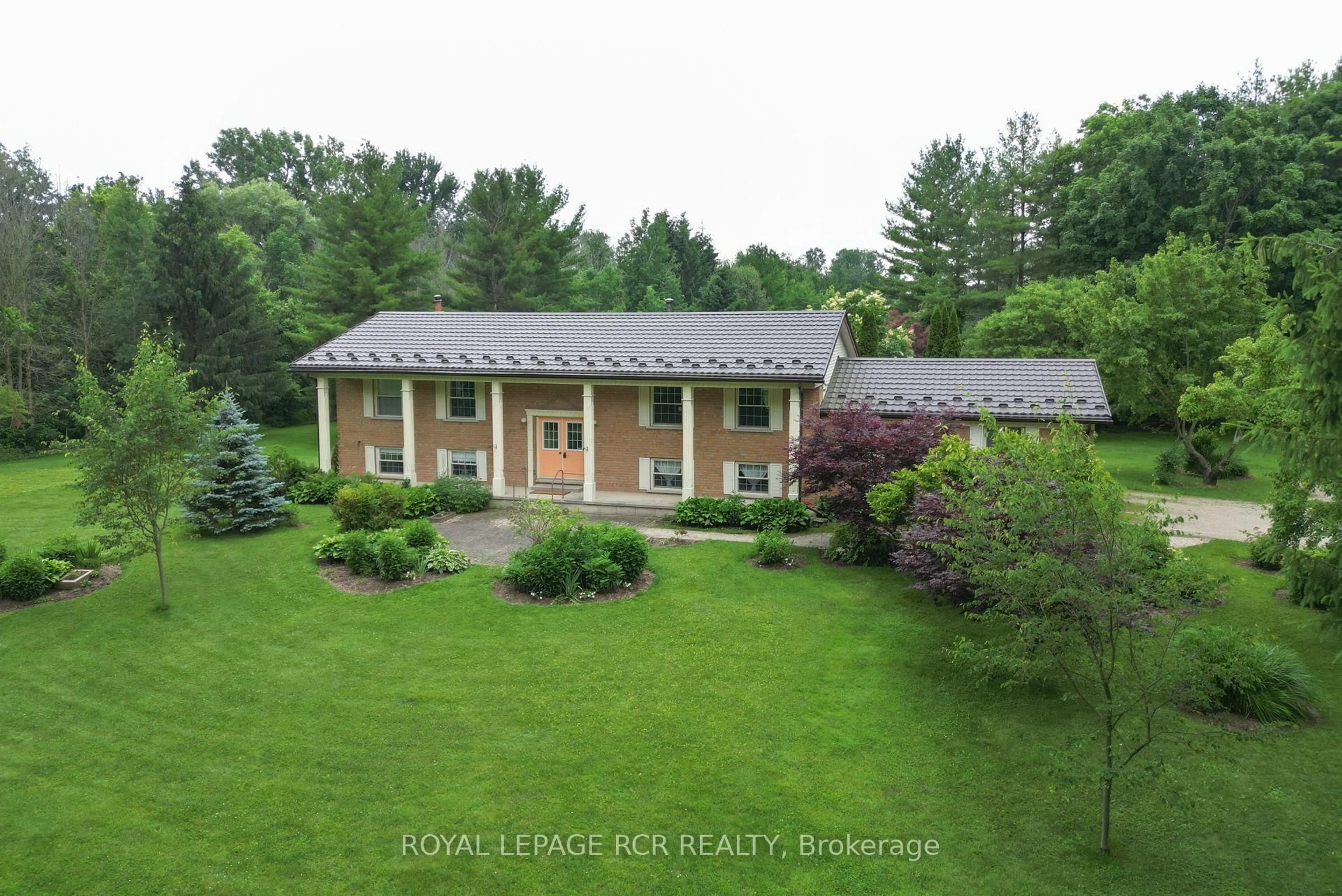 A pic from outside/outdoor area/front of a property/back of a property/a pic from drone, unknown for 919 Guelph Rd, Centre Wellington Ontario N1M 3G5