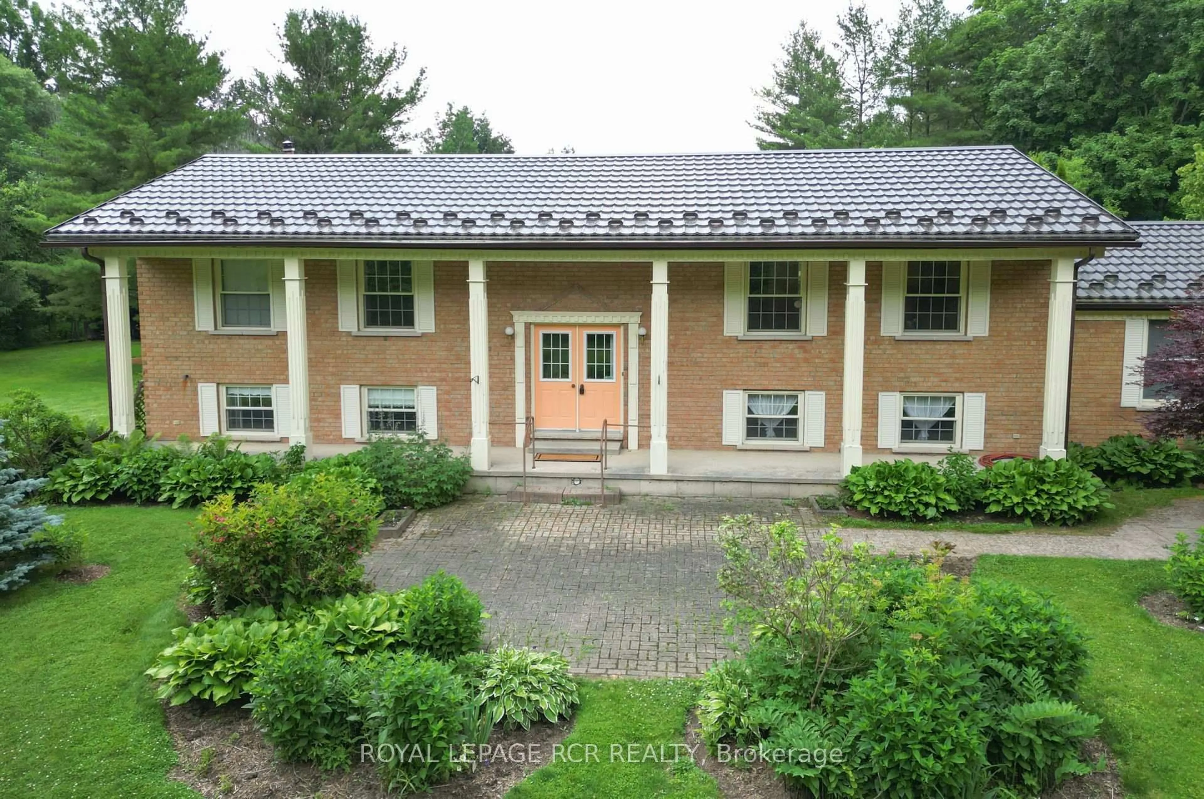 A pic from outside/outdoor area/front of a property/back of a property/a pic from drone, building for 919 Guelph Rd, Centre Wellington Ontario N1M 3G5