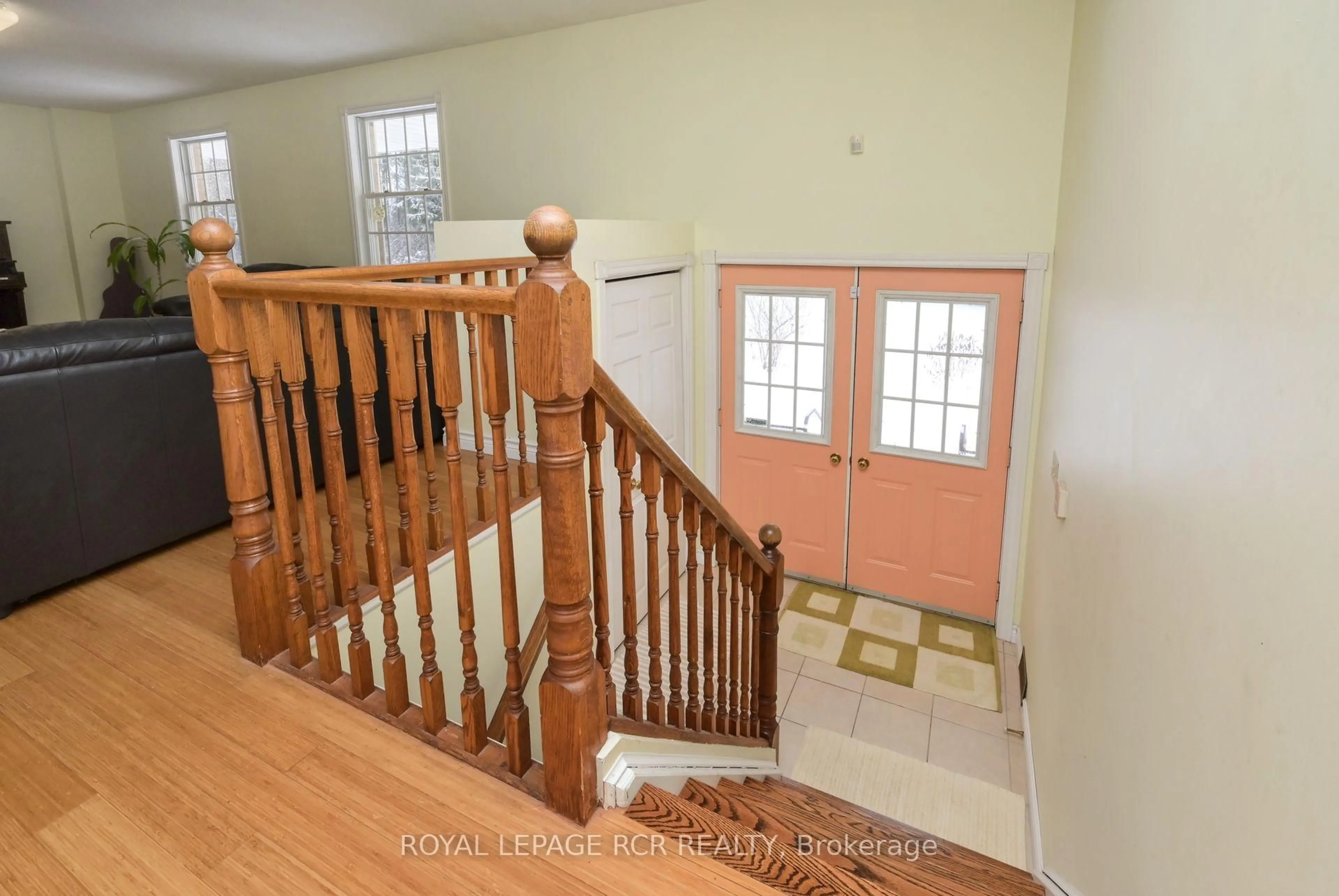 Indoor foyer for 919 Guelph Rd, Centre Wellington Ontario N1M 3G5