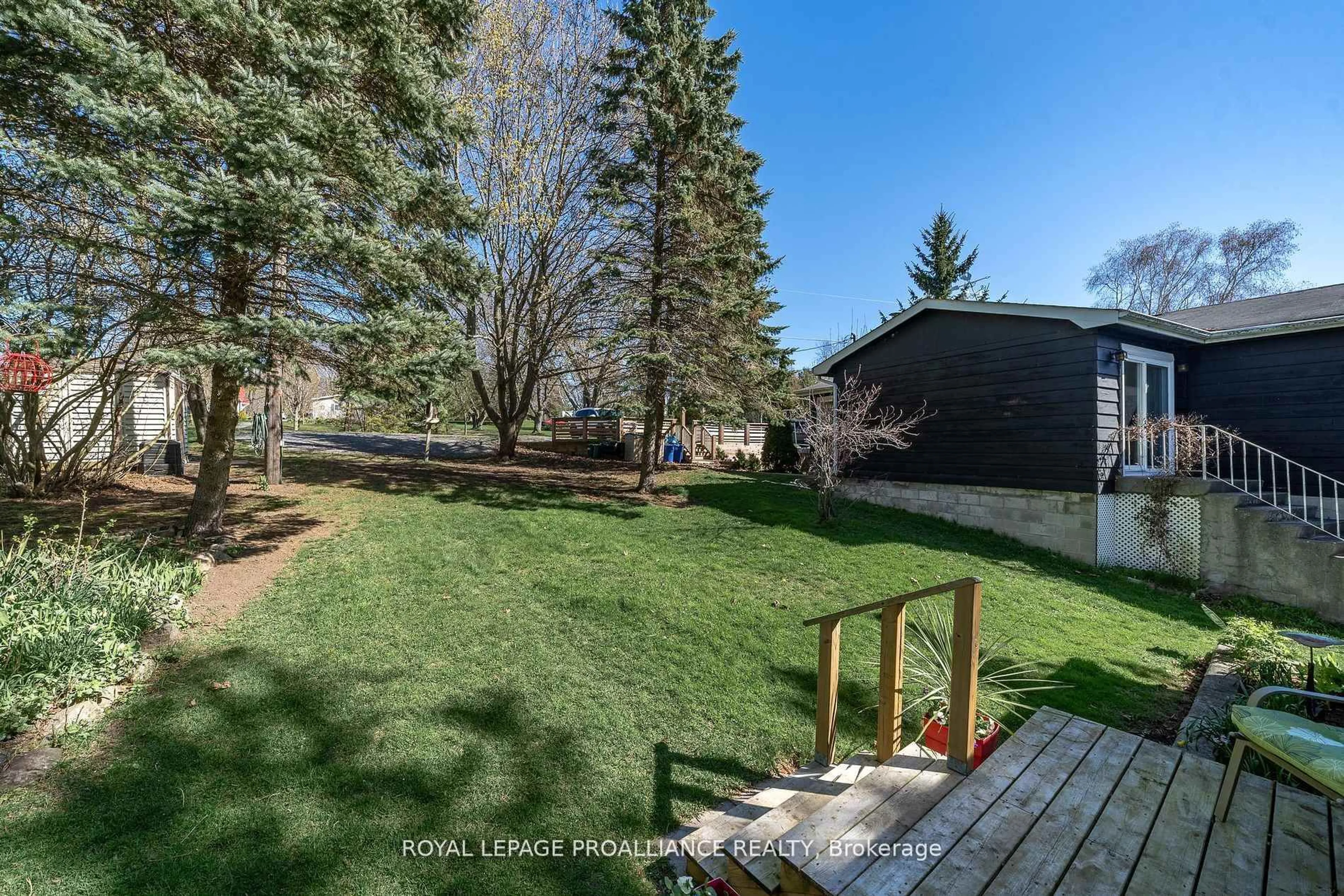 Unknown for 1051 Lakeside Dr, Prince Edward County Ontario K0K 1T0