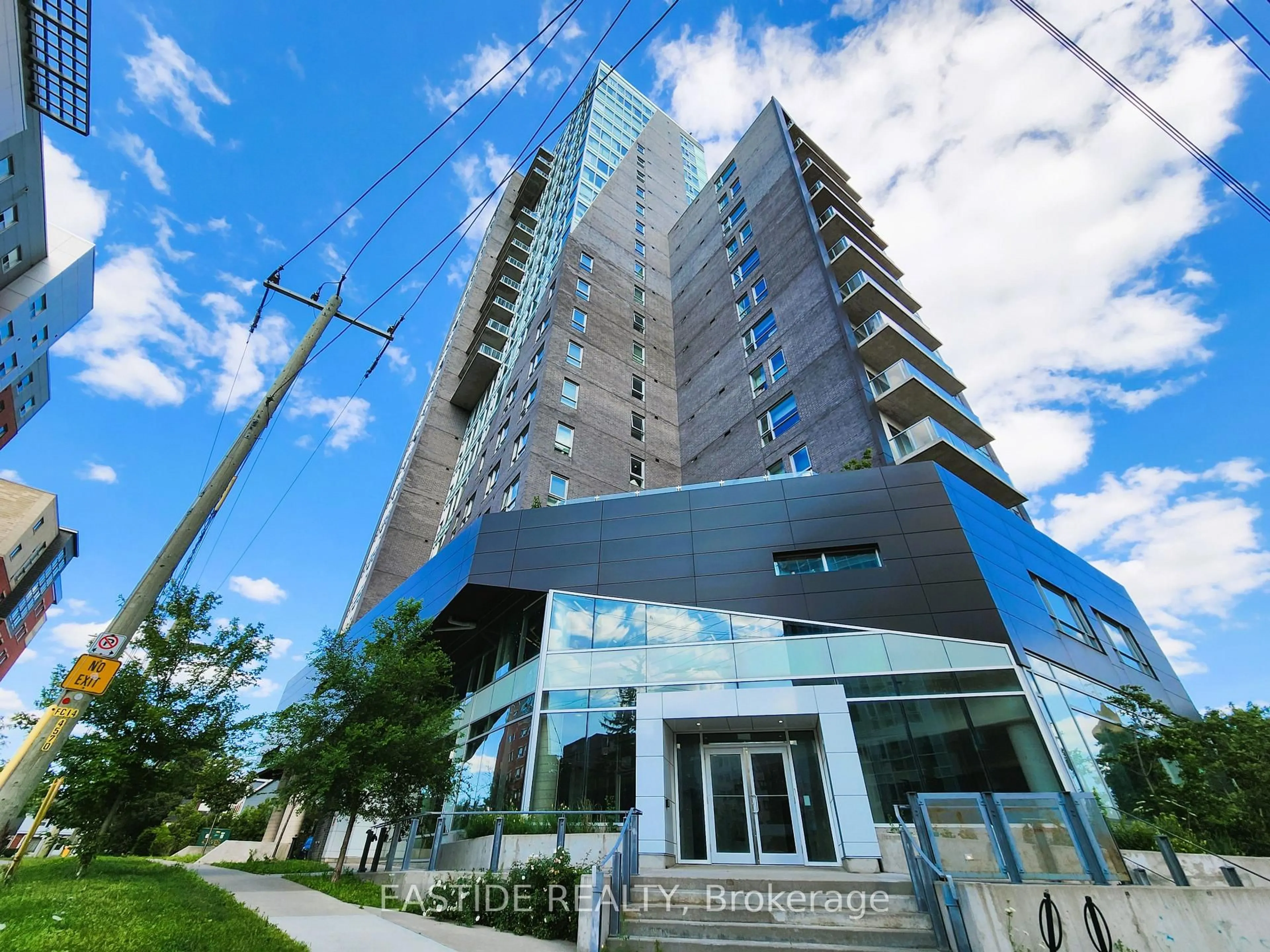 Indoor foyer for 158 King St #1805, Waterloo Ontario N2J 2Y2