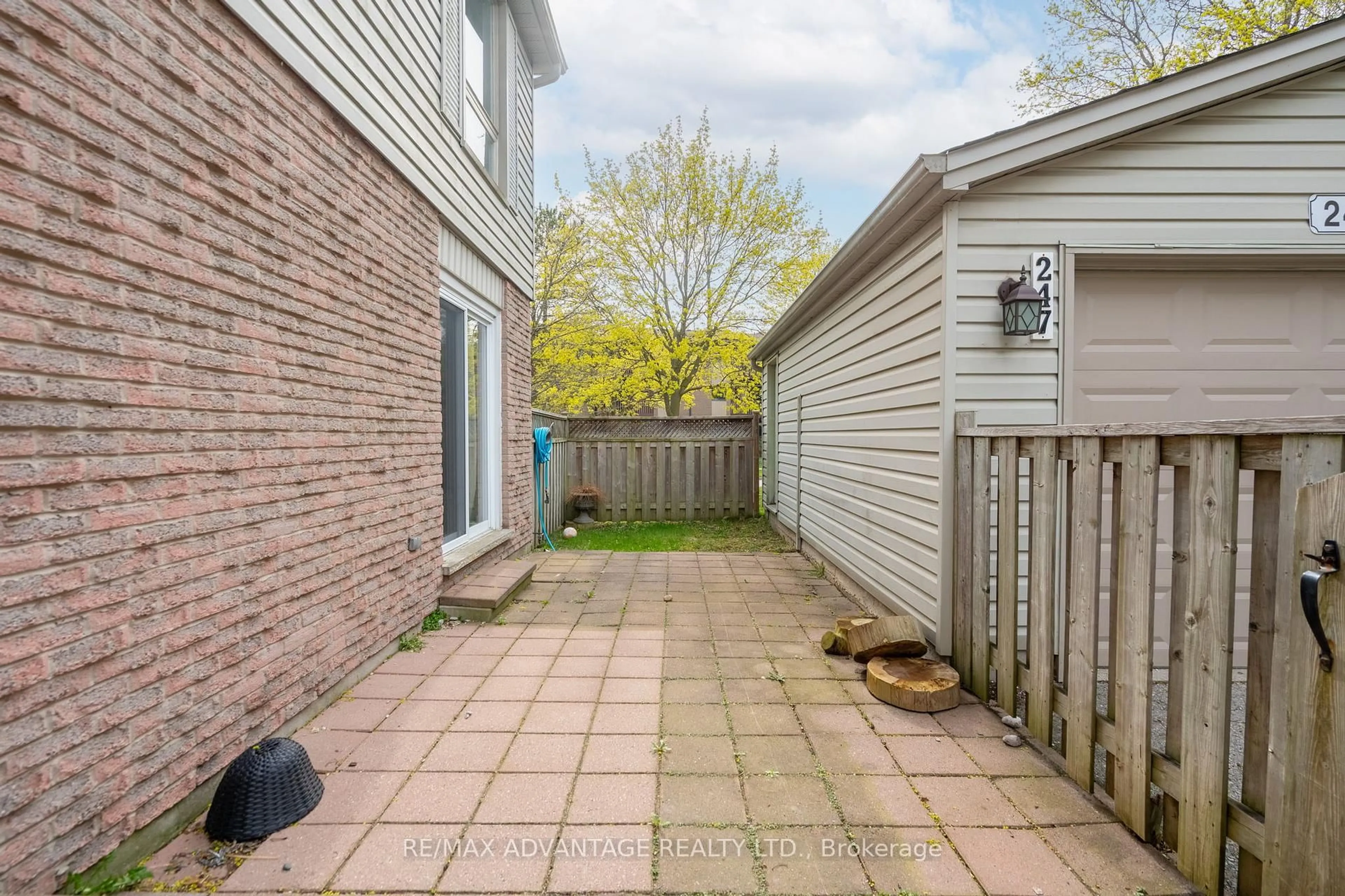 Patio, street for 247 Everglade Cres, London North Ontario N6H 4M7