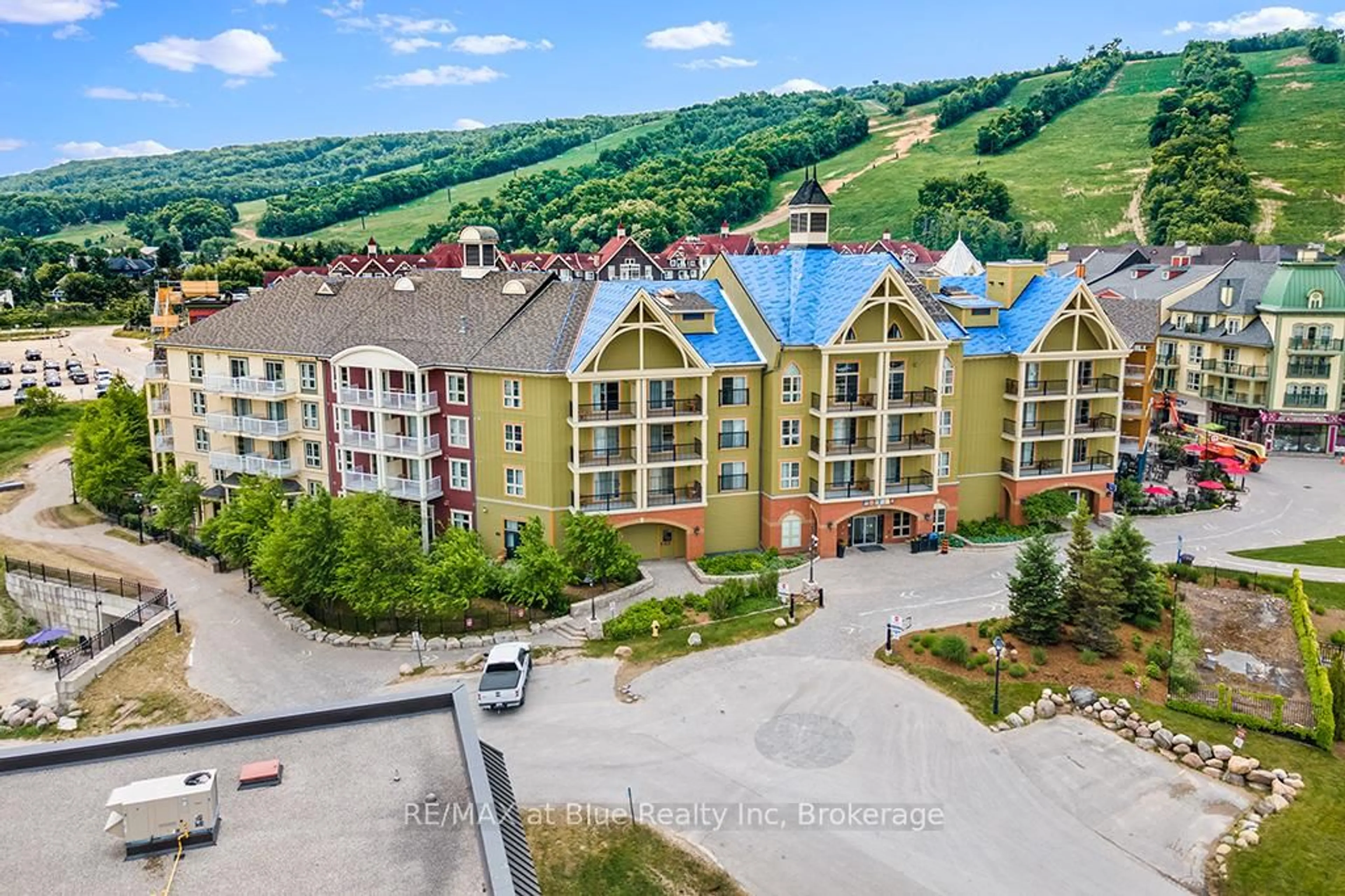 A pic from outside/outdoor area/front of a property/back of a property/a pic from drone, mountain view for 190 Jozo Weider Blvd #415, Blue Mountains Ontario L9Y 0V2