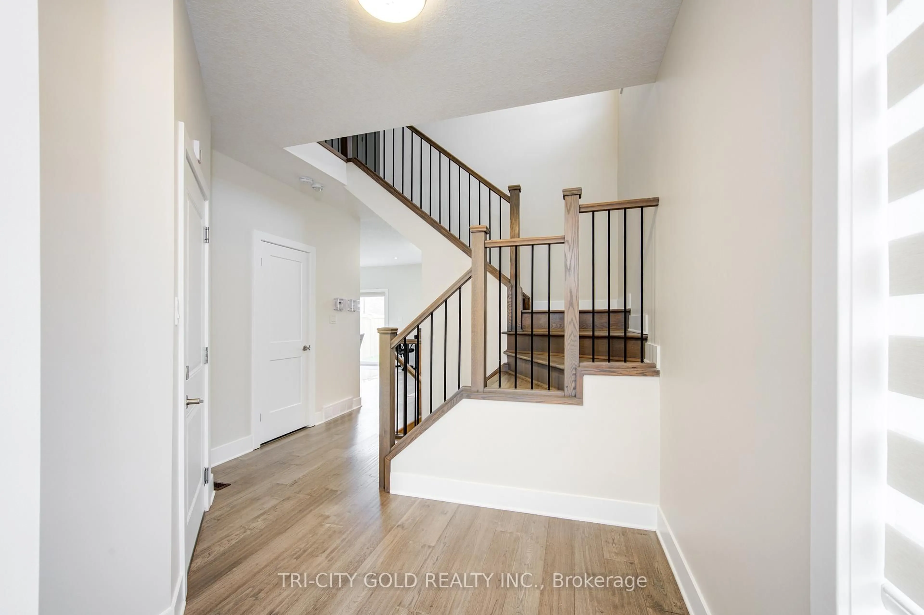 Indoor entryway for 2889 Doyle Dr, London South Ontario N6M 0G7