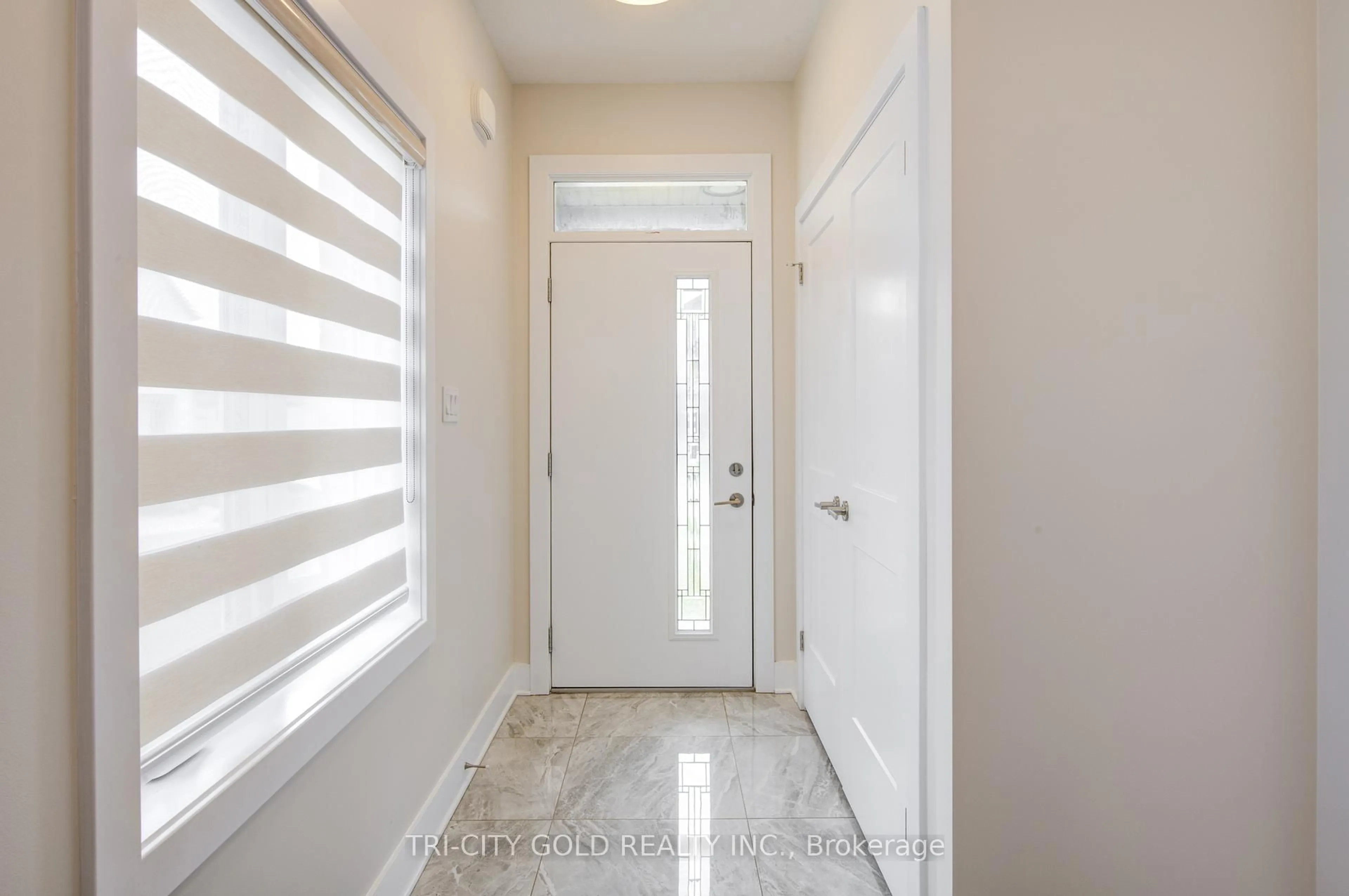 Indoor entryway for 2889 Doyle Dr, London South Ontario N6M 0G7