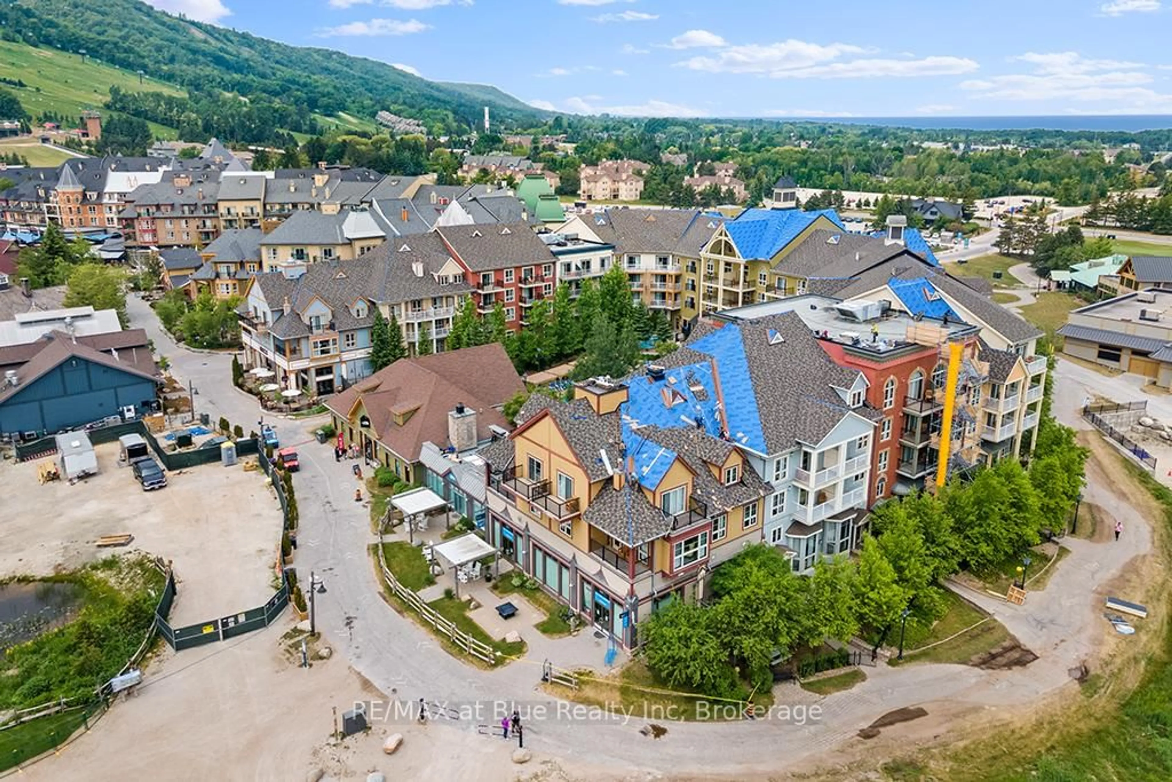 A pic from outside/outdoor area/front of a property/back of a property/a pic from drone, mountain view for 190 JOZO WEIDER Blvd #422, Blue Mountains Ontario L9Y 0V2