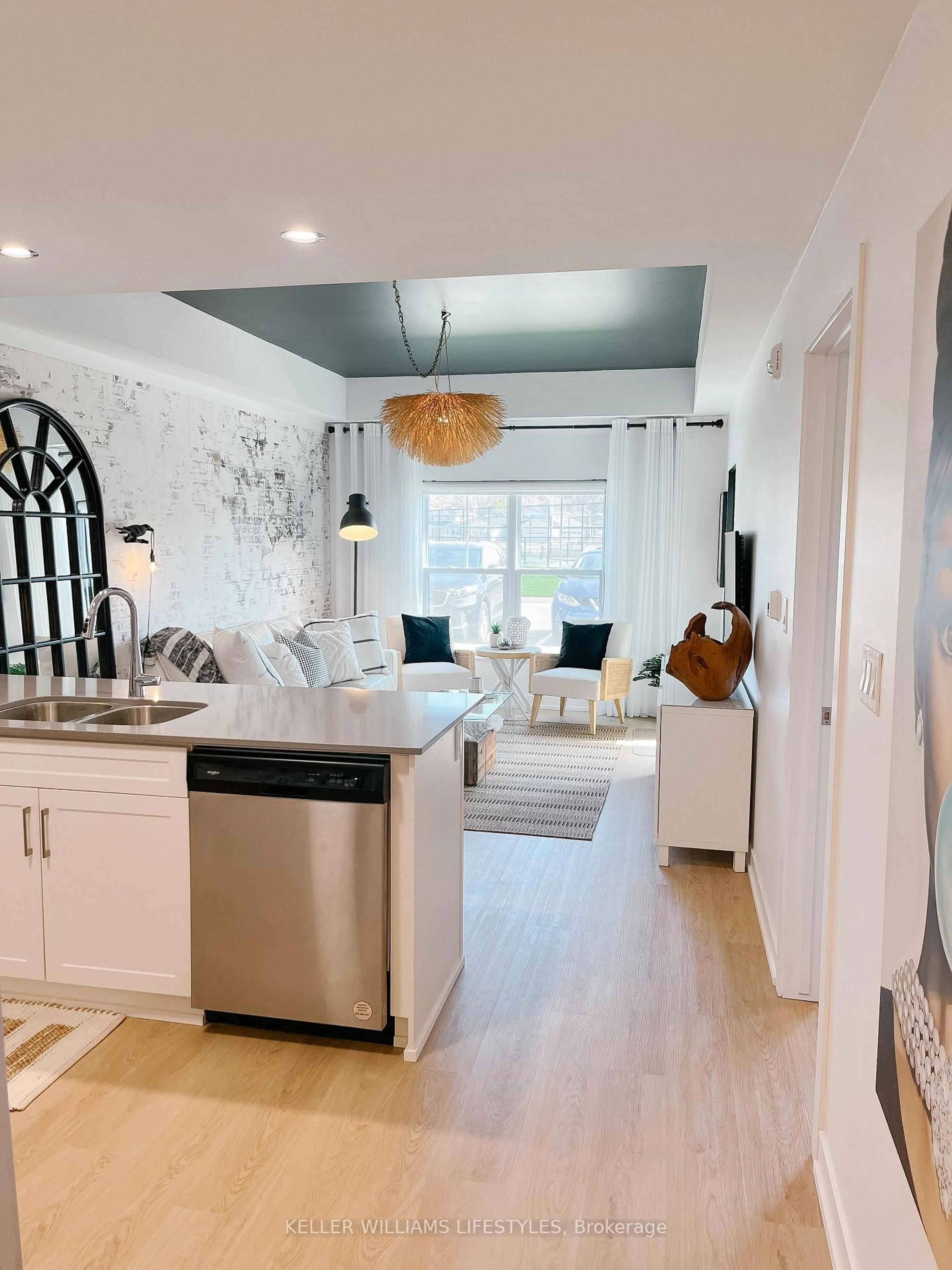Open concept kitchen, unknown for 100 The Promenade St #108, Central Elgin Ontario N5L 0B7