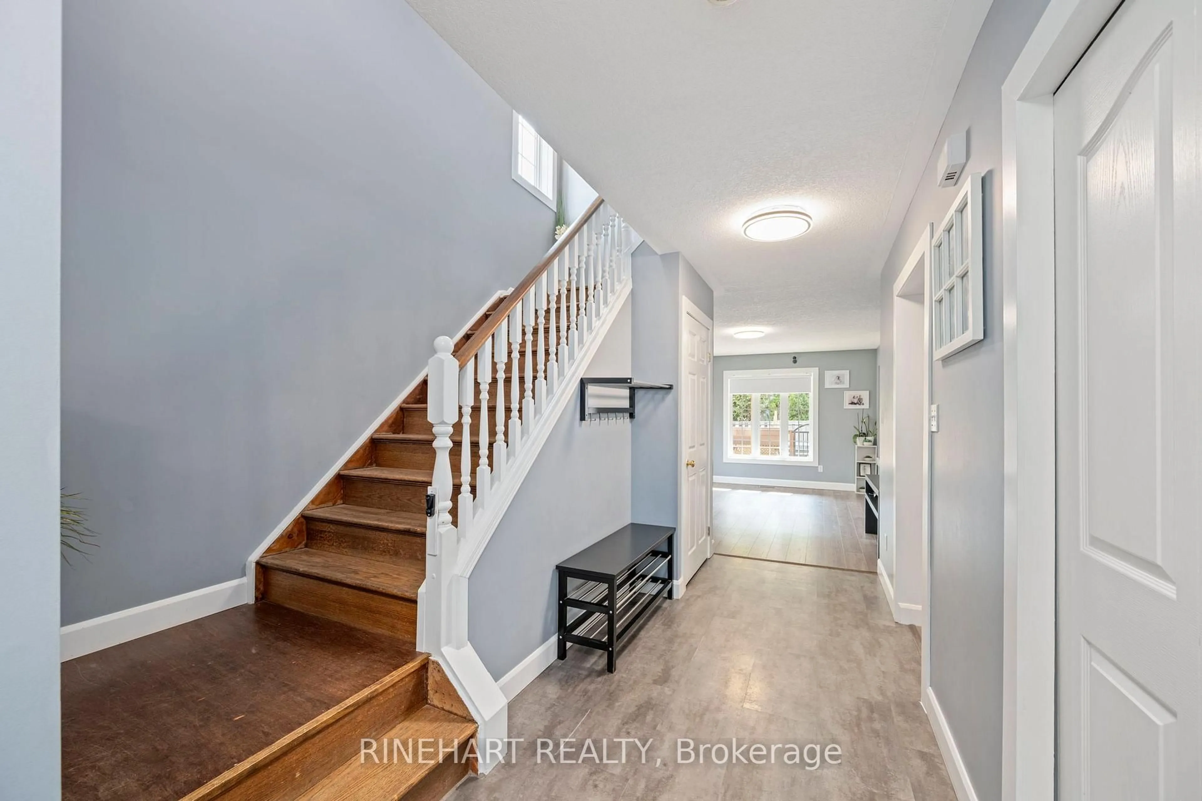 Indoor entryway for 881 Railton Ave, London East Ontario N5V 4W3