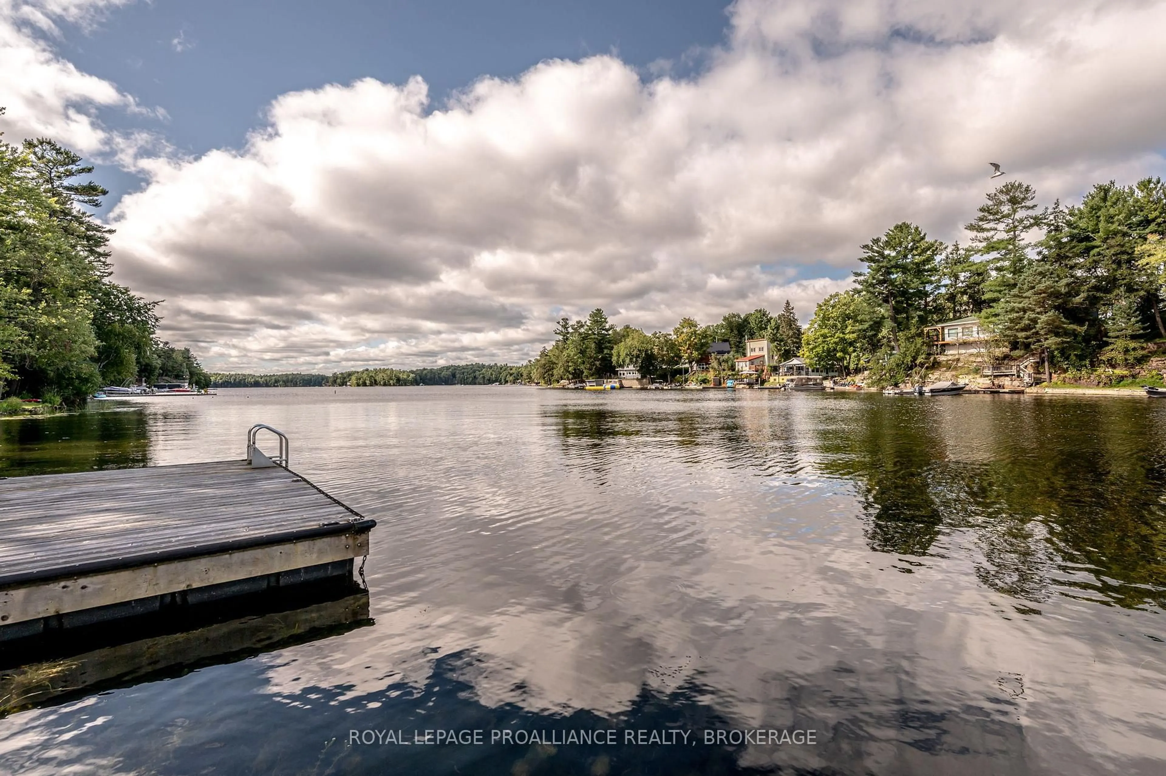 Blurry image for 915 Woodridge Lane, Leeds and the Thousand Islands Ontario K0E 1B0