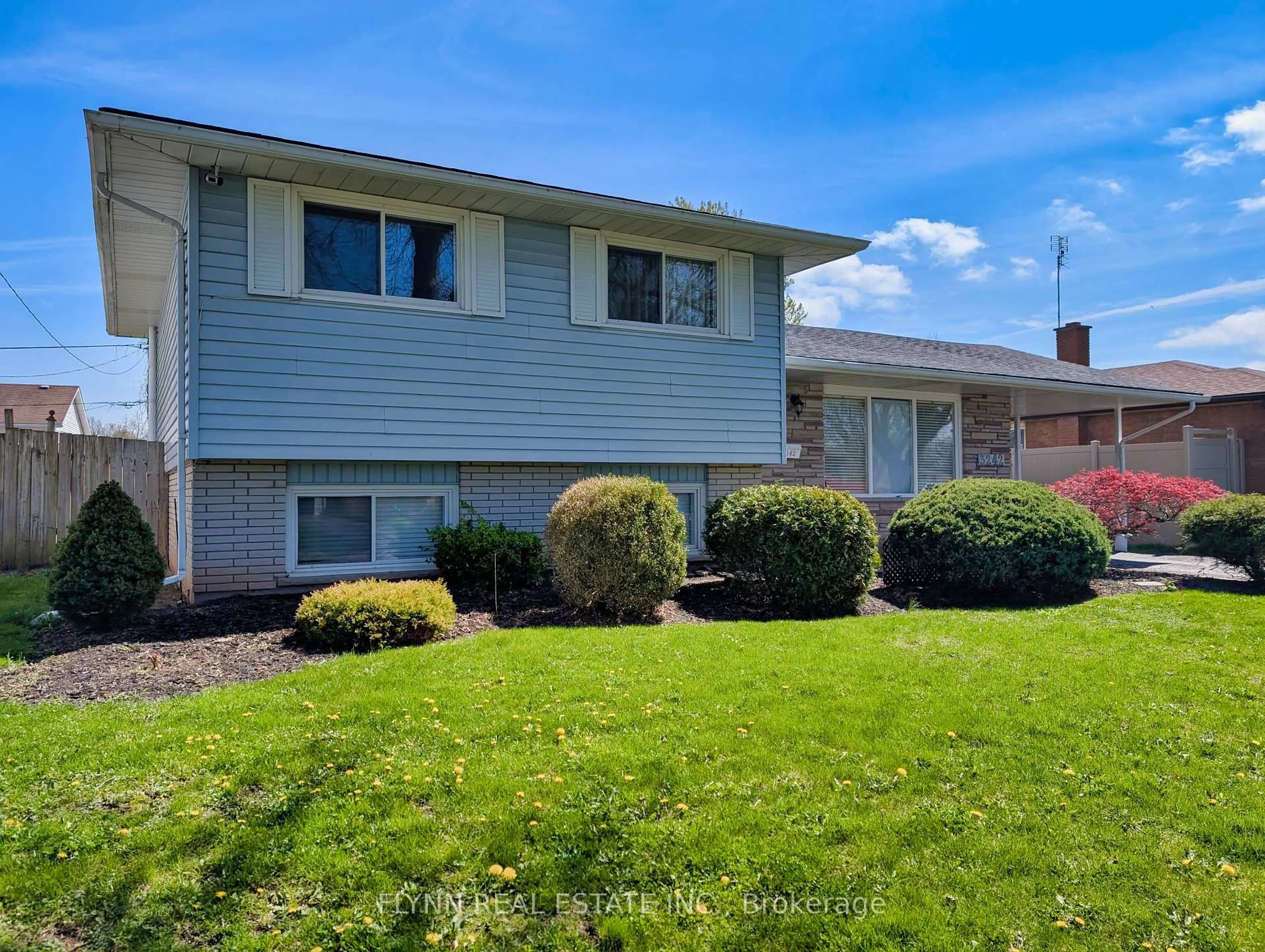 Home with vinyl exterior material, street for 3242 Cattell Dr, Niagara Falls Ontario L2G 6M9