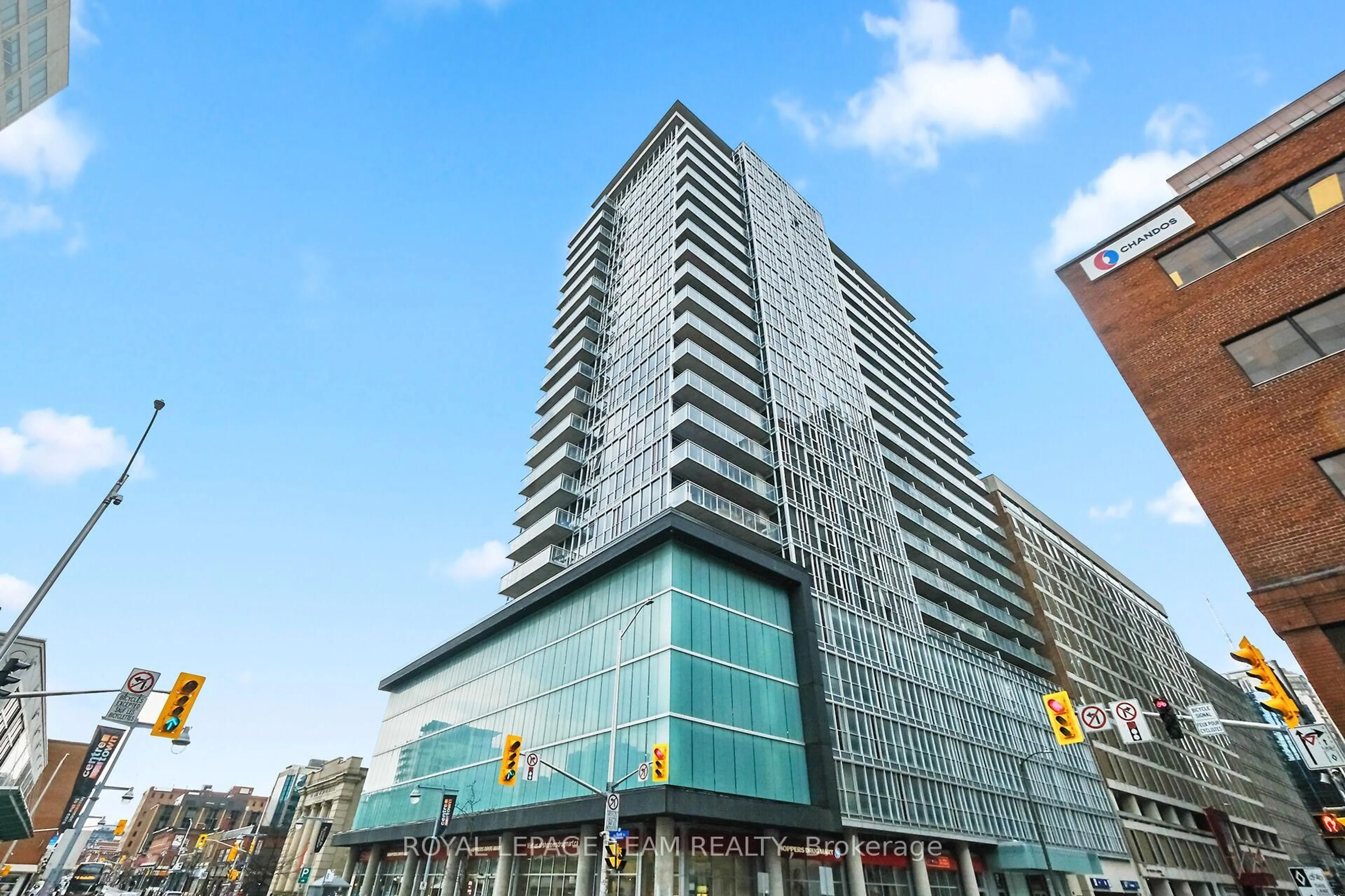 Indoor foyer for 324 Laurier Ave #1213, Ottawa Ontario K1P 0A4