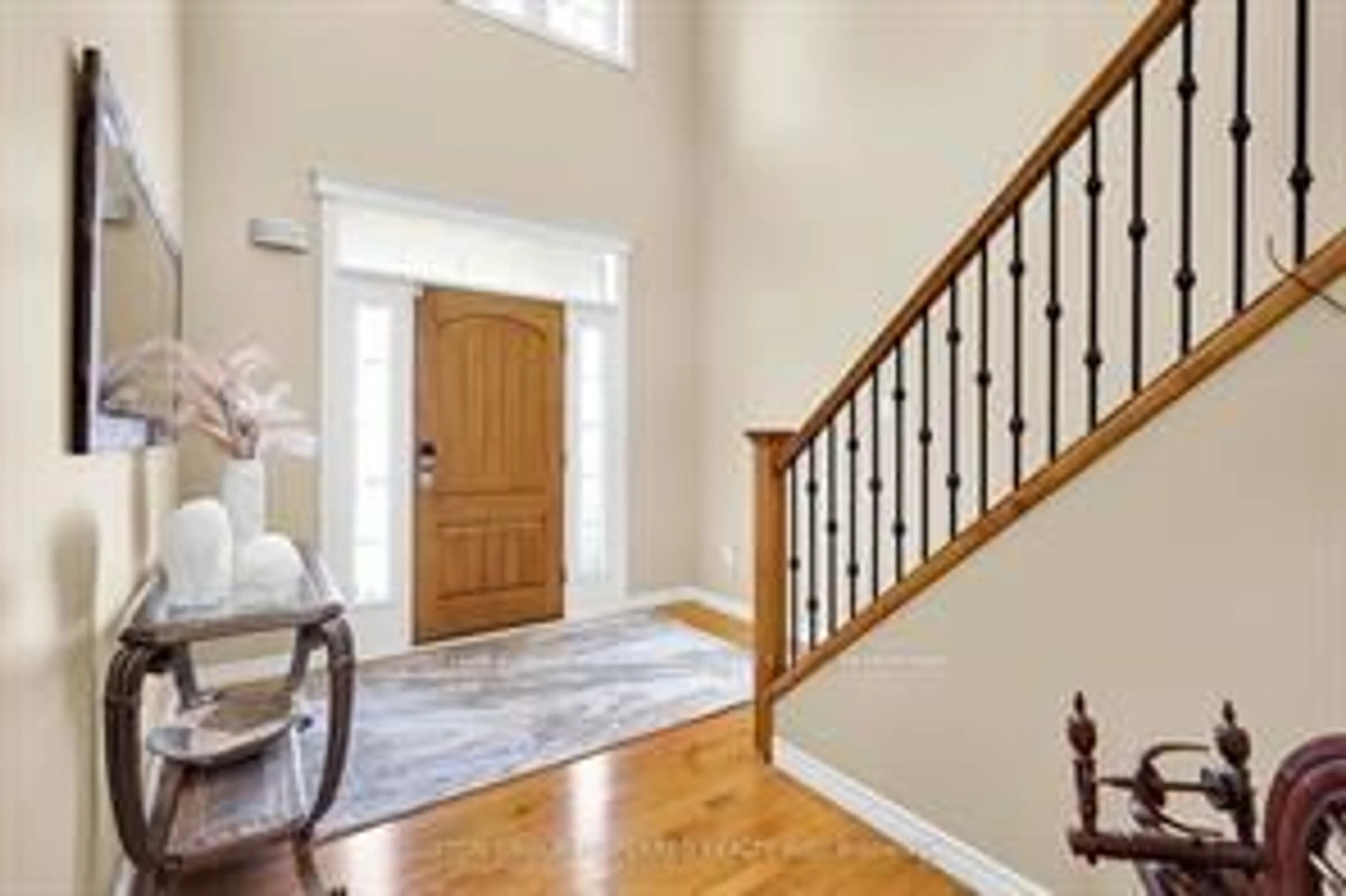 Indoor entryway for 6517 Beattie St, London South Ontario N6P 1T9